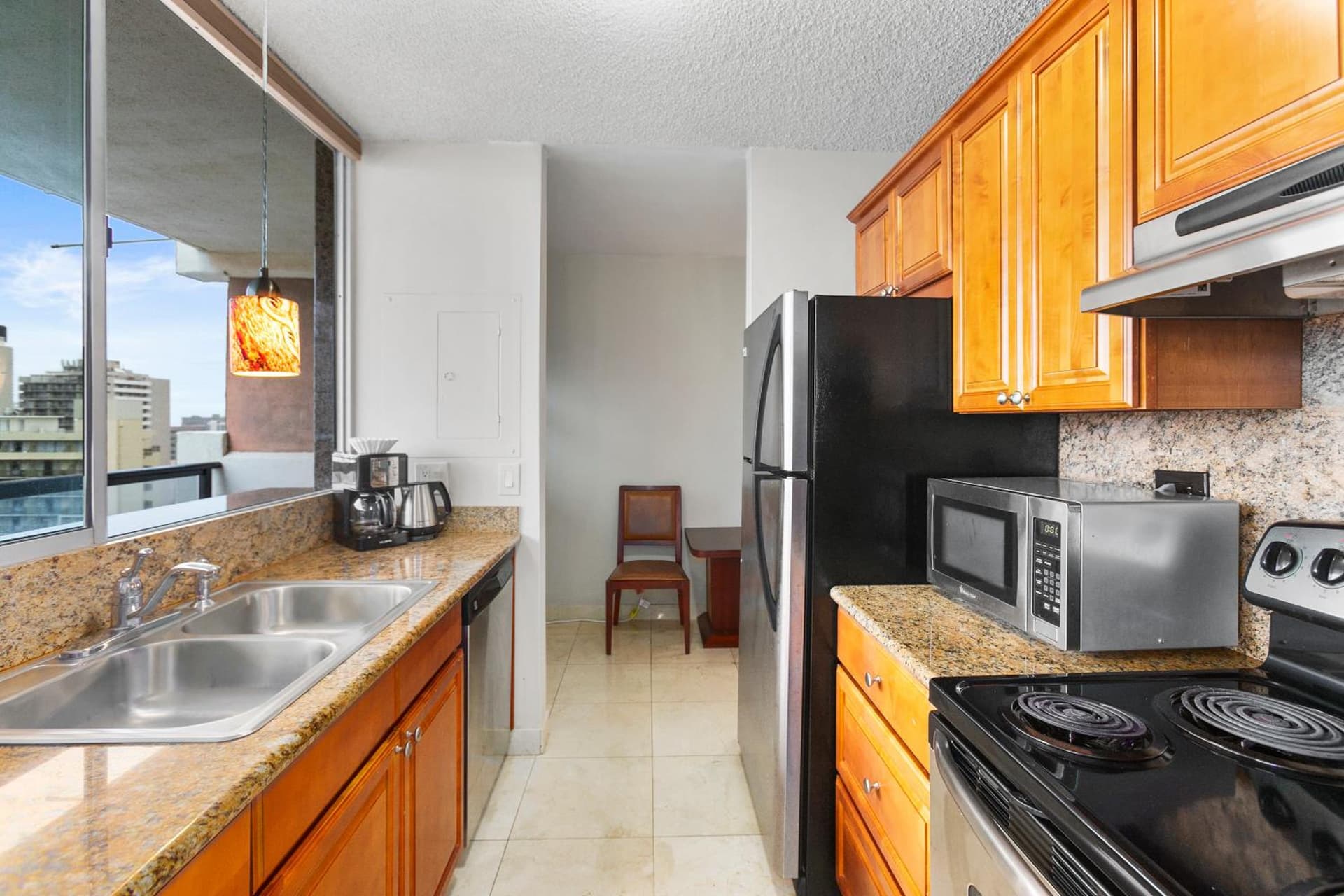 Waikiki Beach Condominiums property views in Honolulu, HI — gallery photo 3