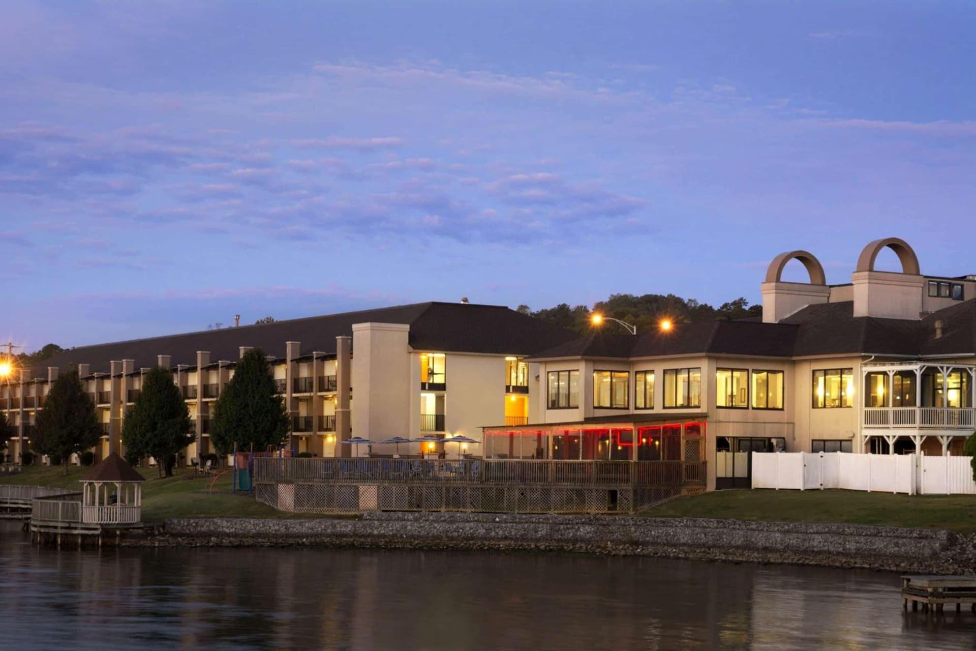 Wyndham Garden Lake Guntersville — hotel in Guntersville, Alabama