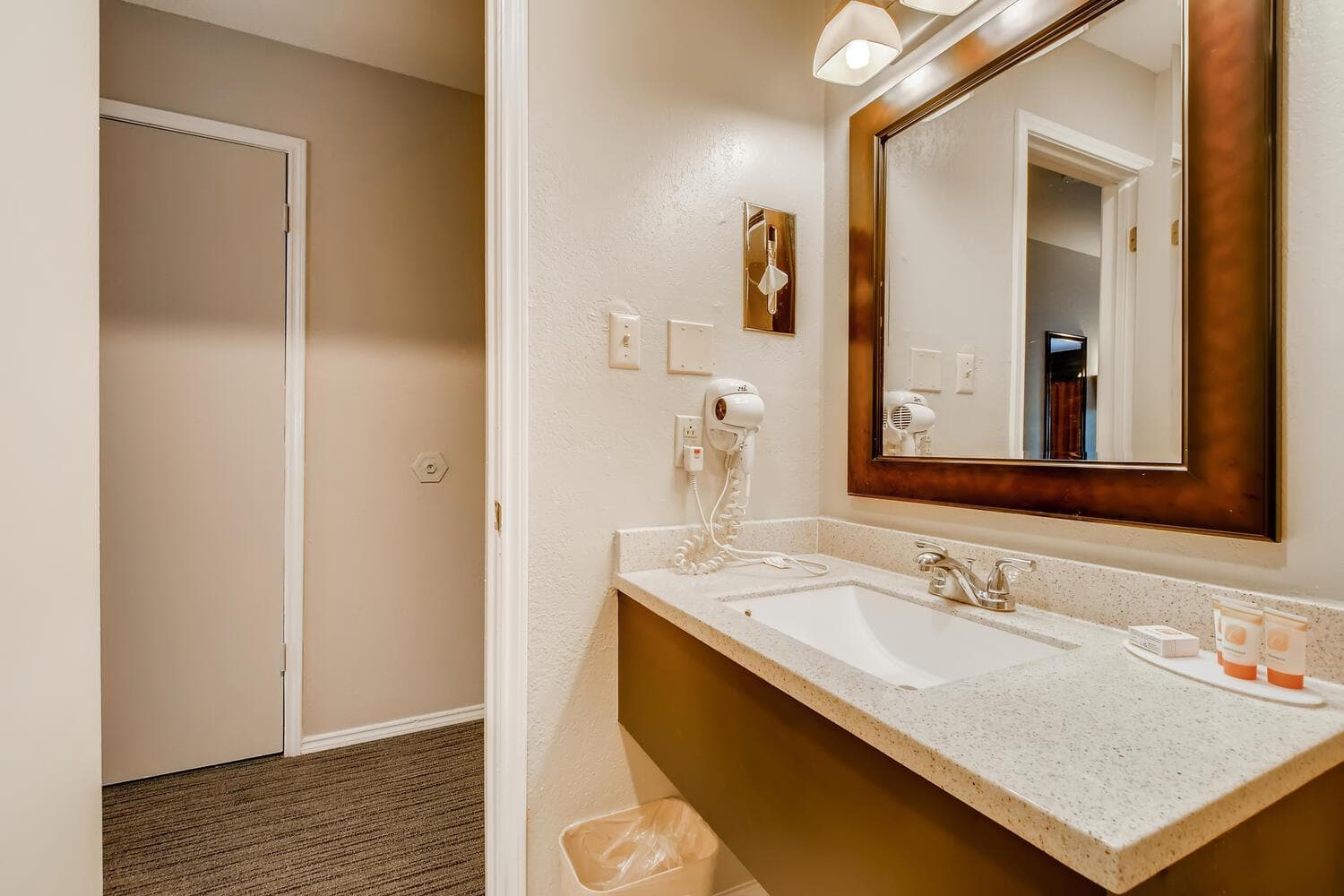 Orangewood Inn and Suites Midtown gallery photo in Austin, TX — image 13