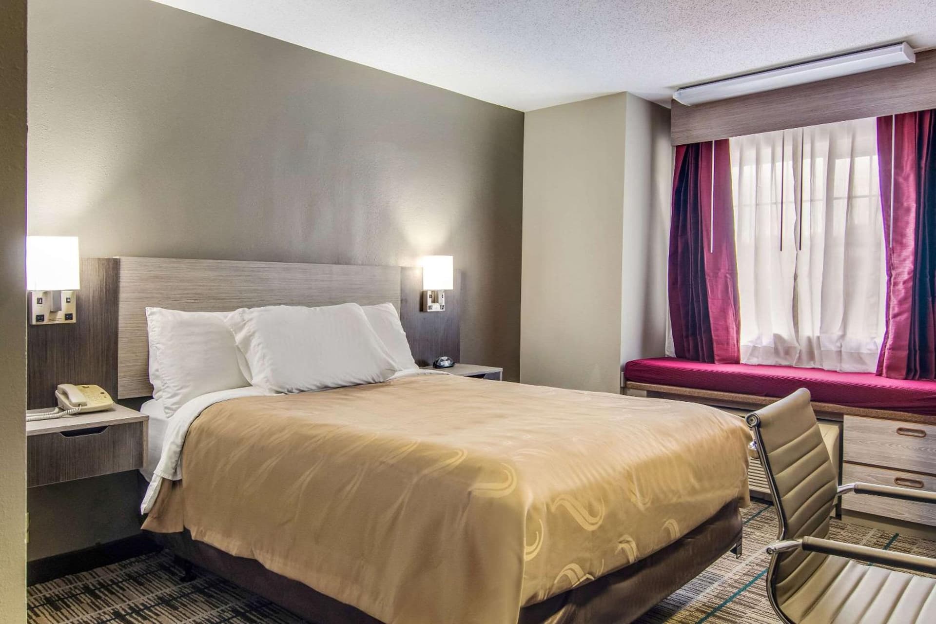 Quality Inn & Suites Grove City-Outlet Mall gallery photo in Grove City, PA — image 10