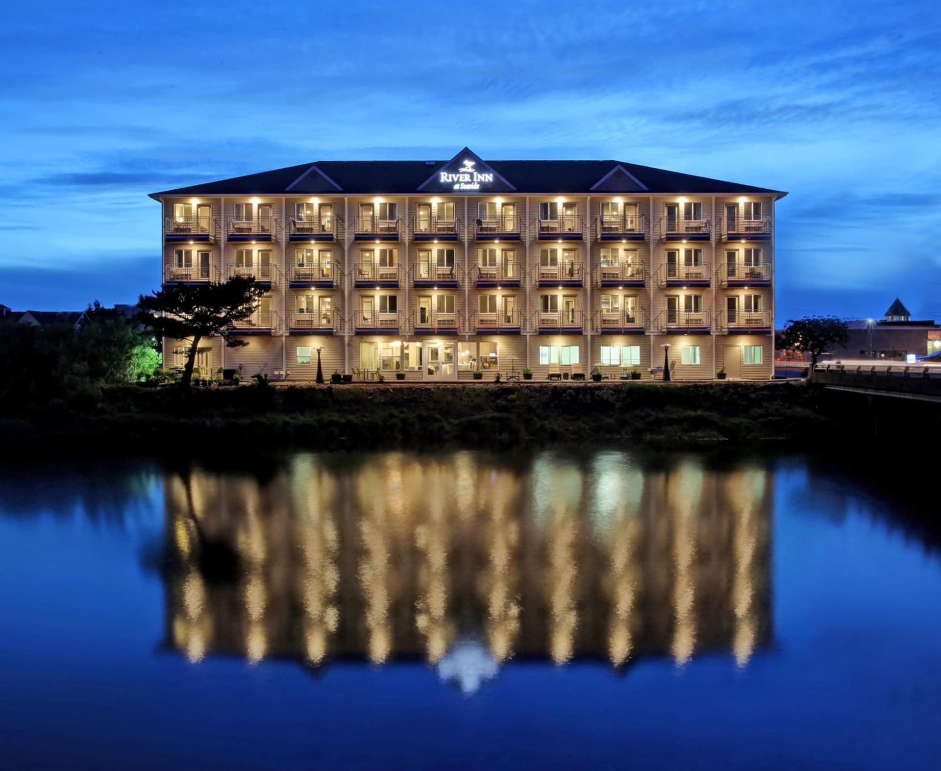 River Inn at Seaside featured exterior or lobby in Seaside, OR — similar hotel
