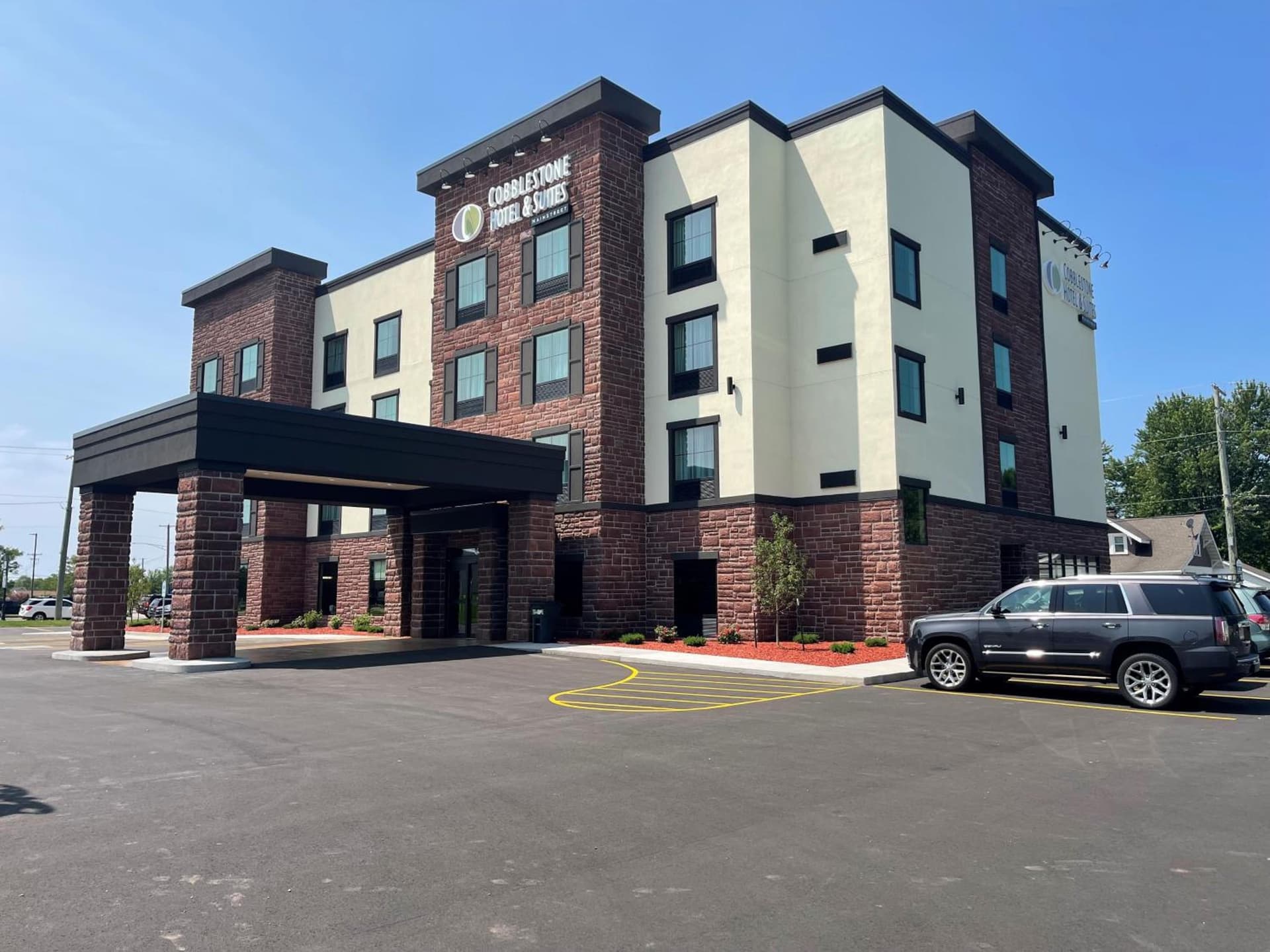 Cobblestone Hotel & Suites - Little Chute featured exterior or lobby in Little Chute, WI — similar hotel