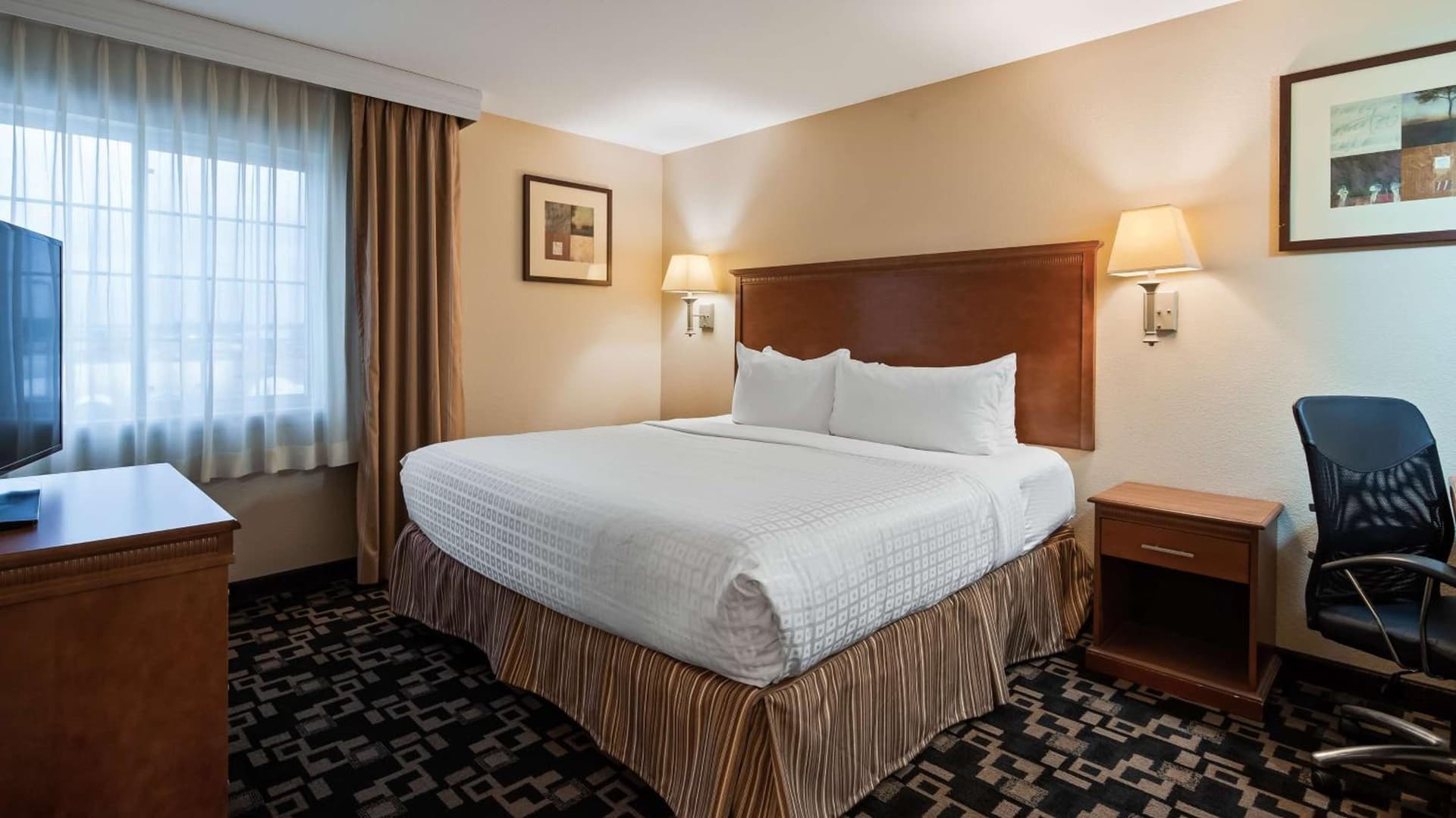 Best Western Plus Wausau-Rothschild Hotel property views in Rothschild, WI — gallery photo 3