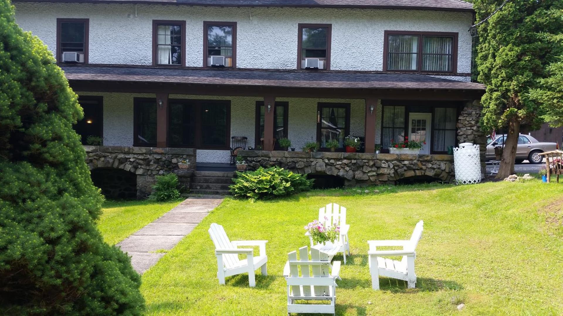 Rock Castle Resort featured exterior or lobby in Lake George — similar hotel