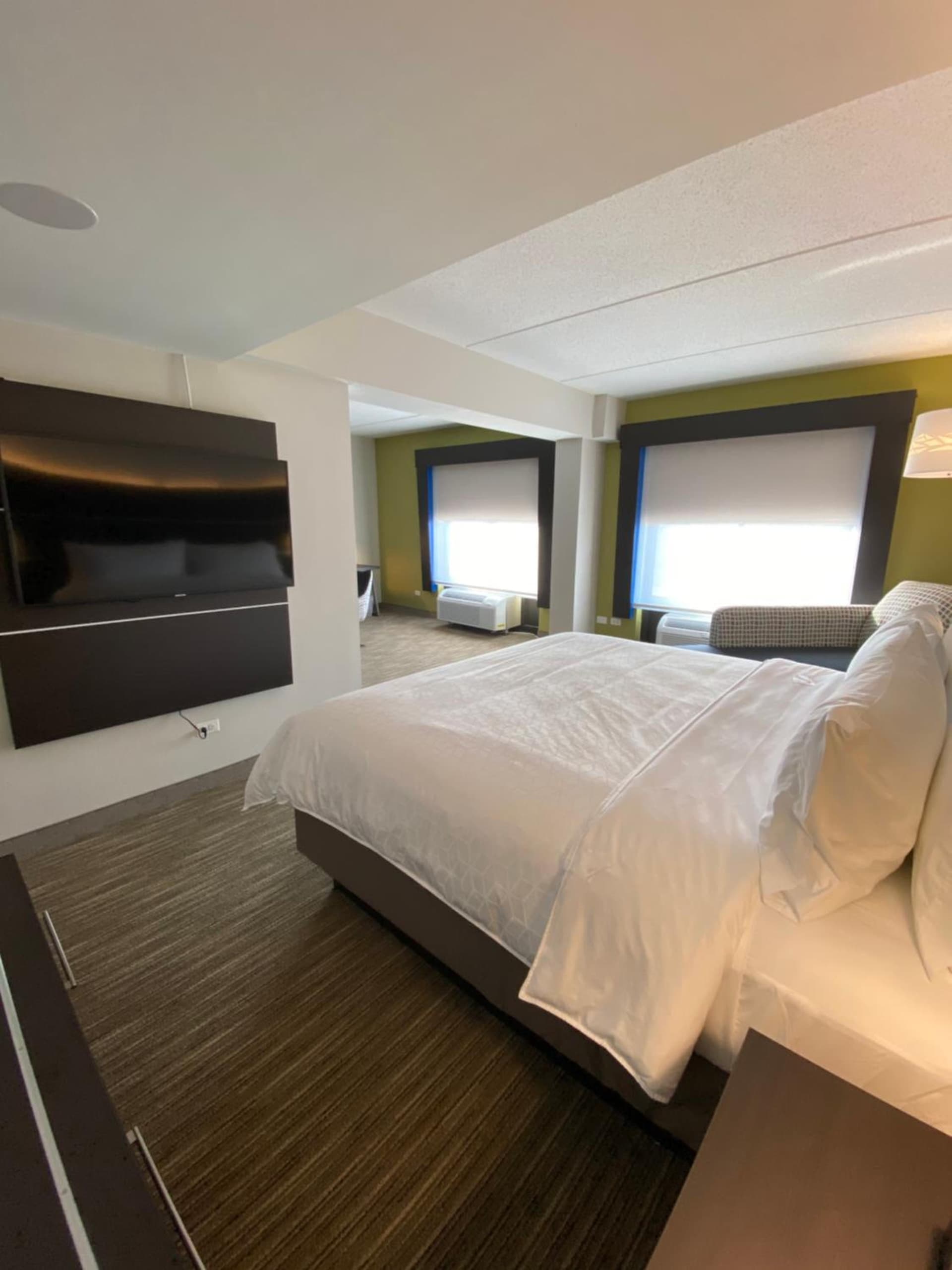 Holiday Inn Express & Suites - Prospect Heights by IHG property views in Prospect Heights, IL — gallery photo 3