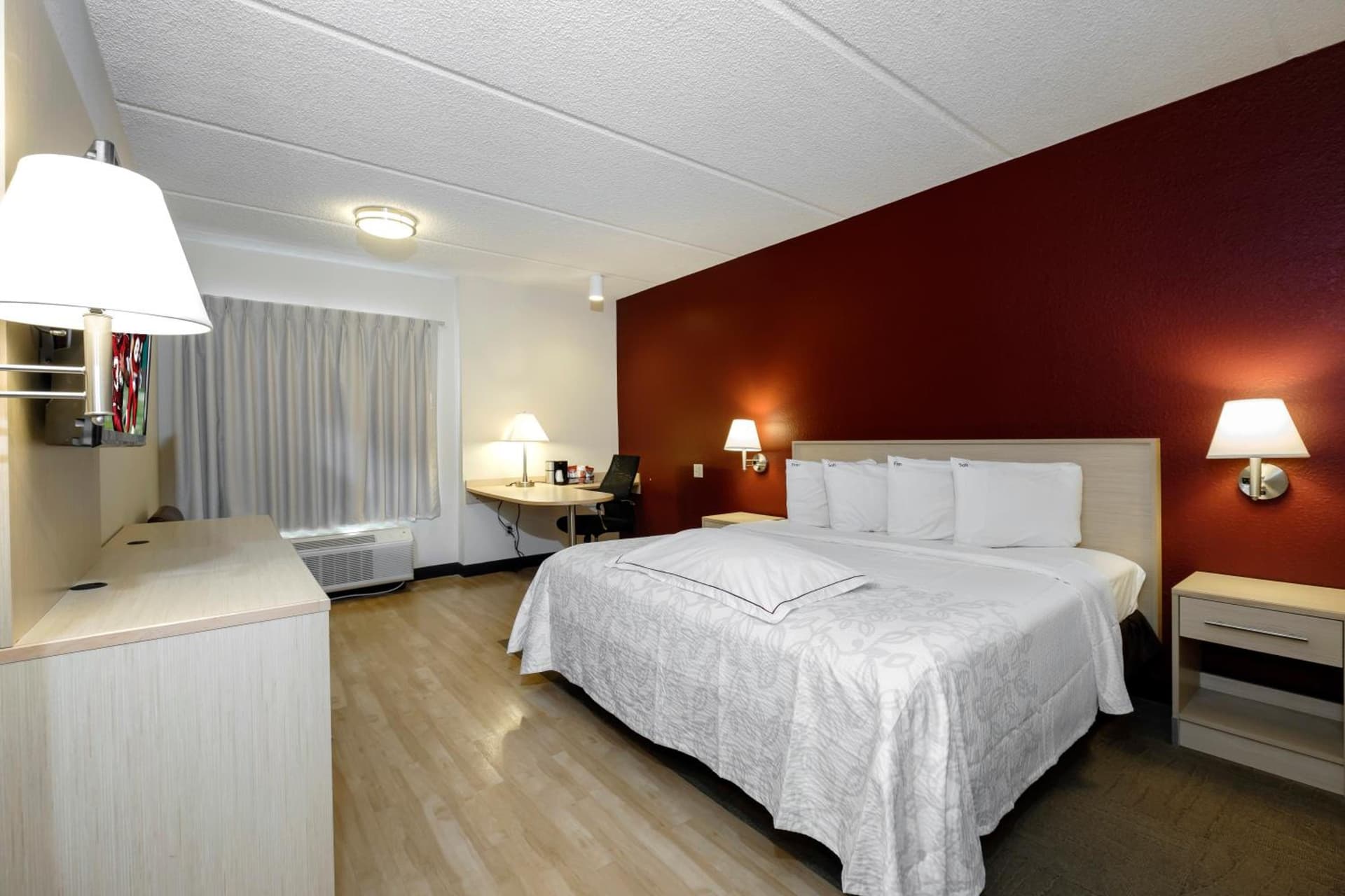 Red Roof Inn PLUS + Gainesville property views in Gainesville, FL — gallery photo 3