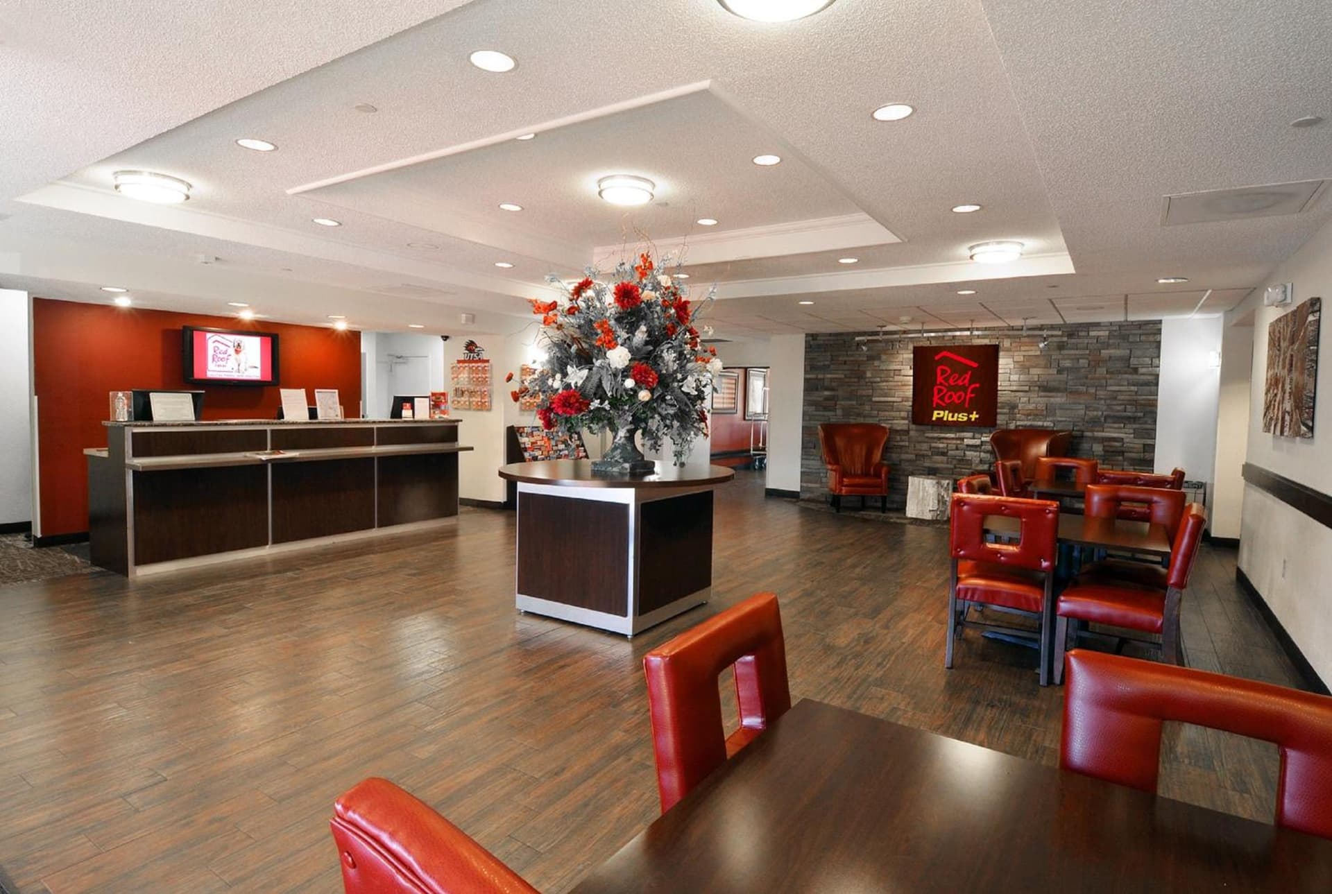 Red Roof Inn PLUS+ San Antonio Downtown - Riverwalk property views in San Antonio, TX — gallery photo 3