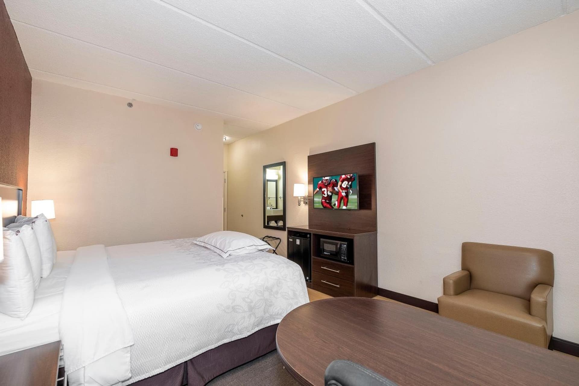 Red Roof Inn PLUS+ San Antonio Downtown - Riverwalk gallery photo in San Antonio, TX — image 21