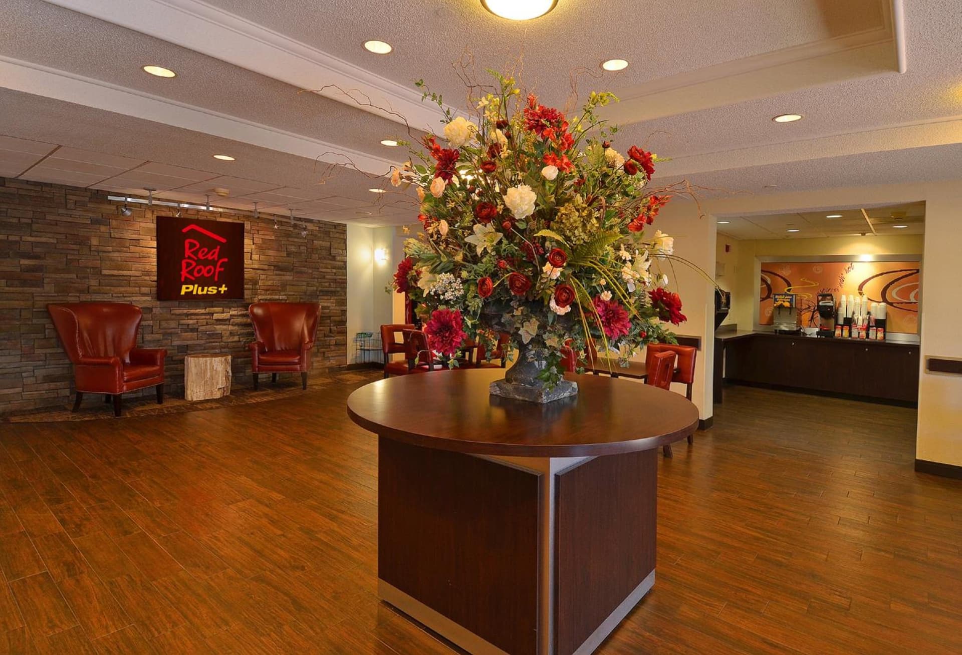 Red Roof Inn PLUS+ San Antonio Downtown - Riverwalk gallery photo in San Antonio, TX — image 5