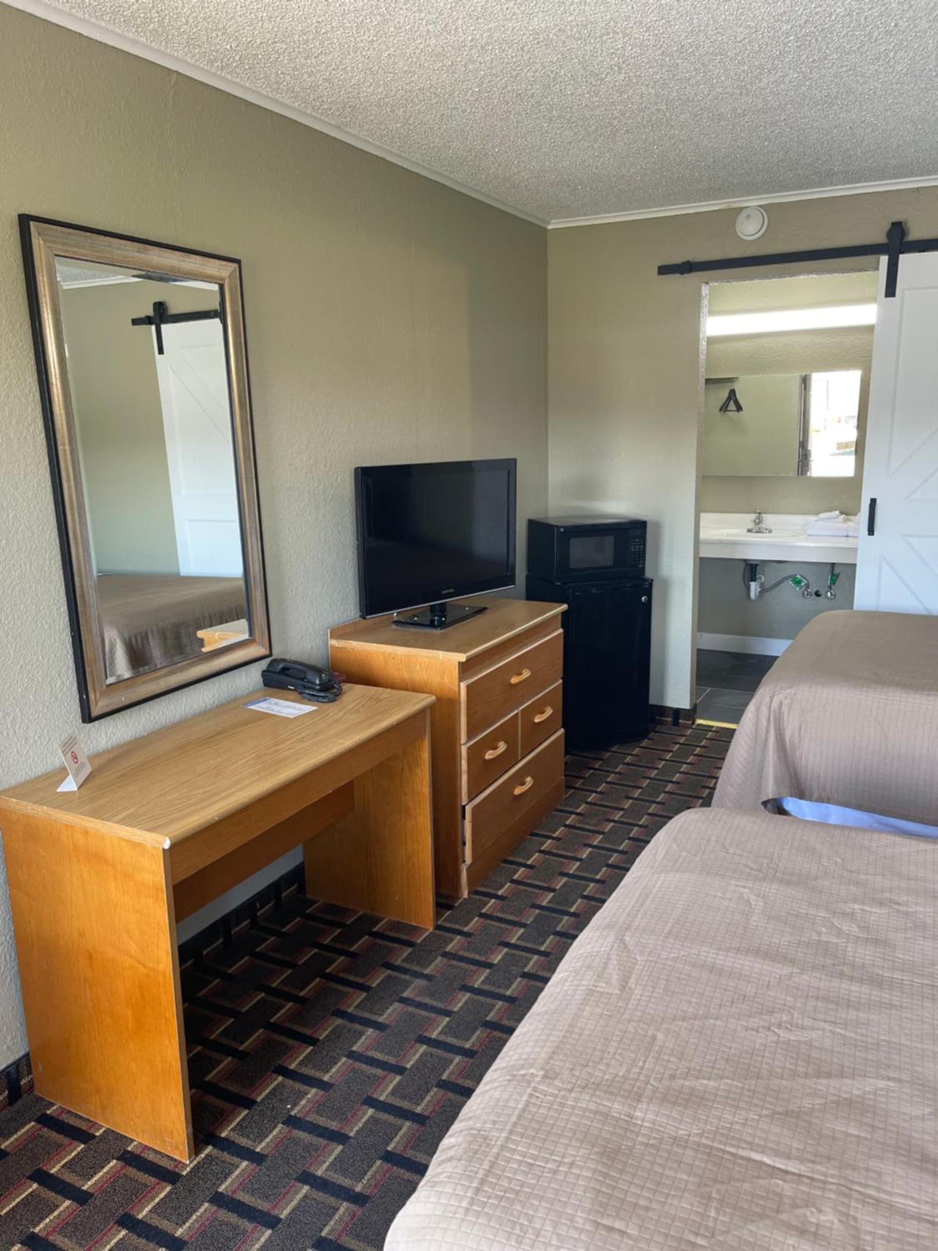 I-26 Inn interior in Johnson City, TN — gallery photo 2