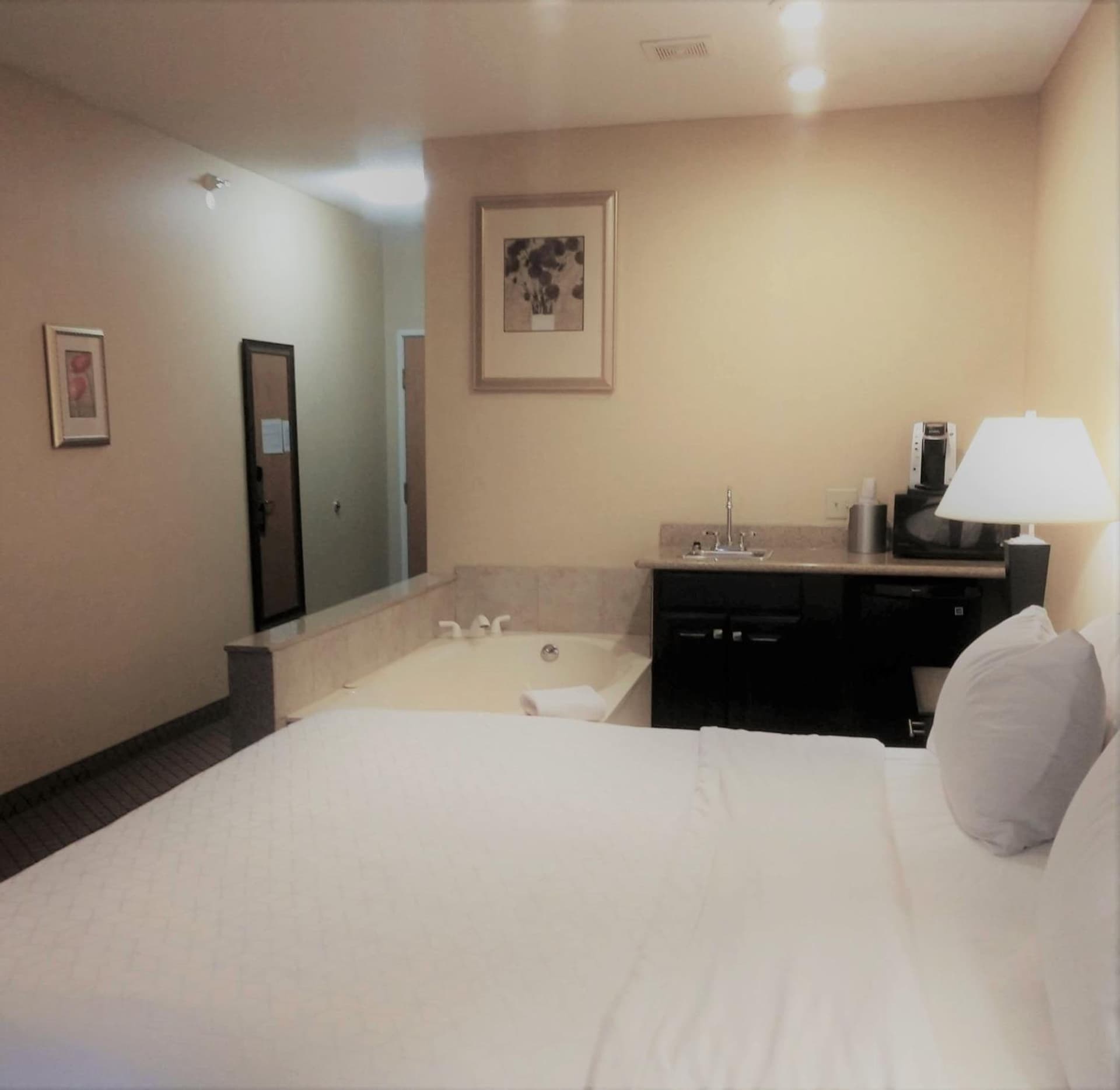 Holiday Inn Express Plymouth by IHG interior in Plymouth, IN — gallery photo 2