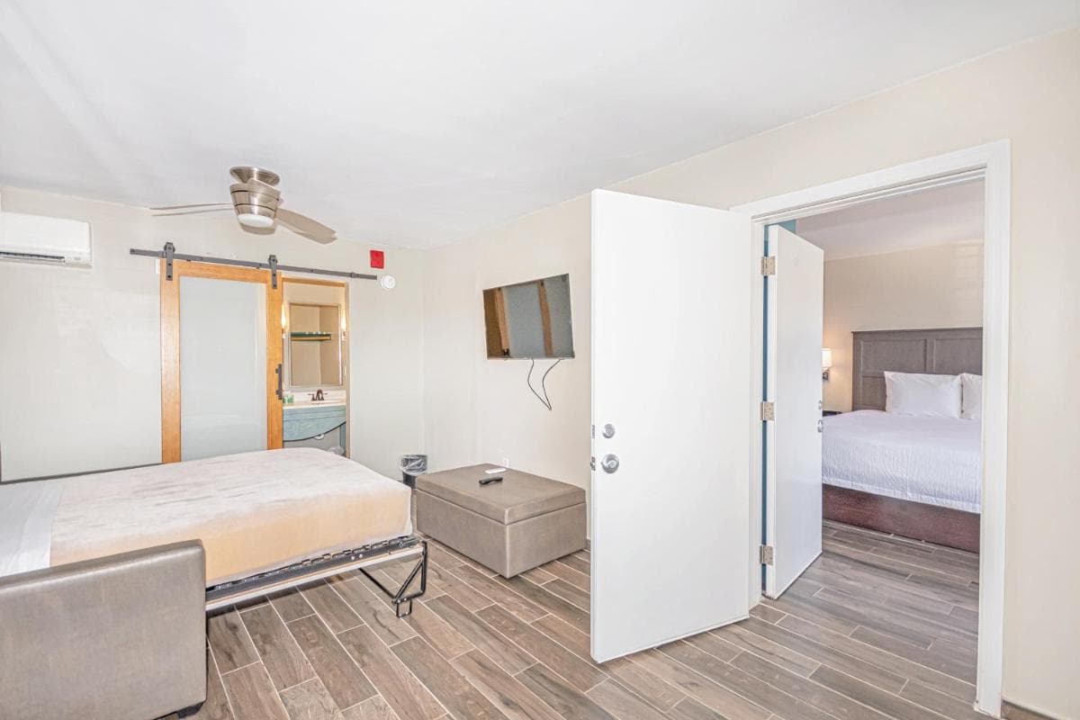 Seven Hills Suites I-10 gallery photo in Tallahassee, FL — image 7