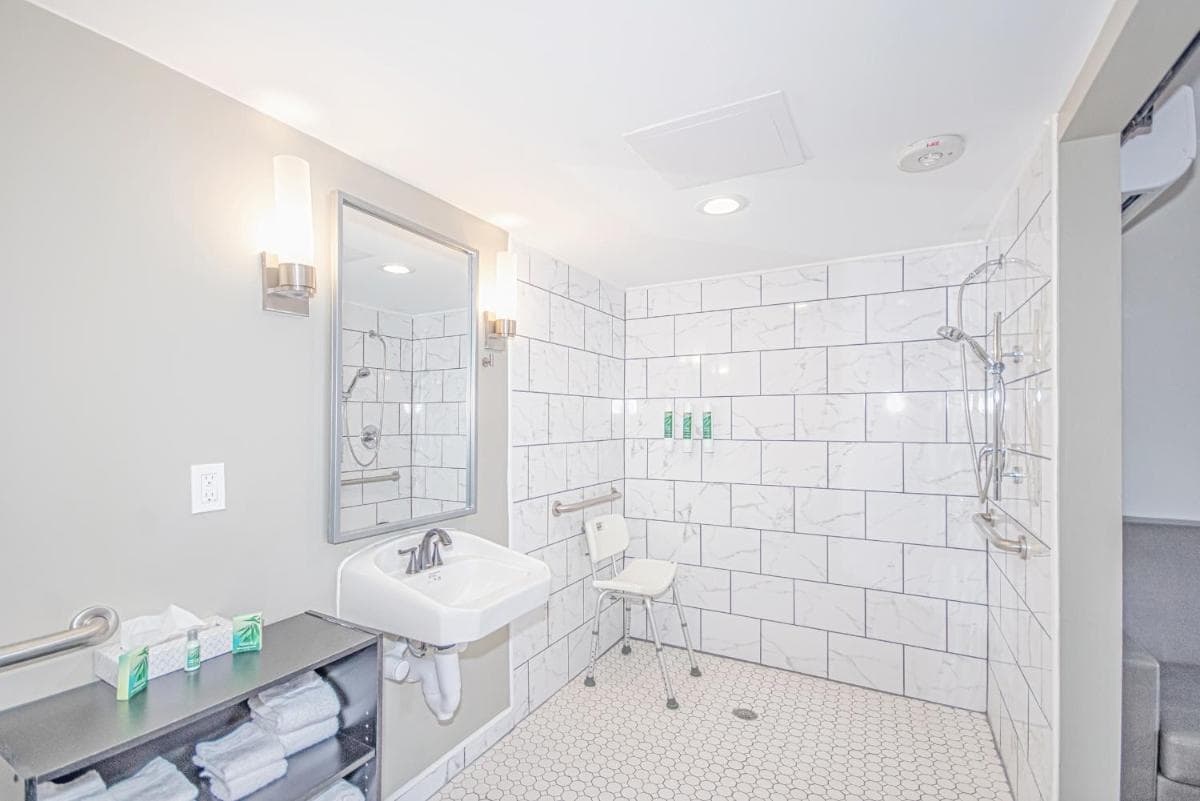 Seven Hills Suites I-10 gallery photo in Tallahassee, FL — image 16