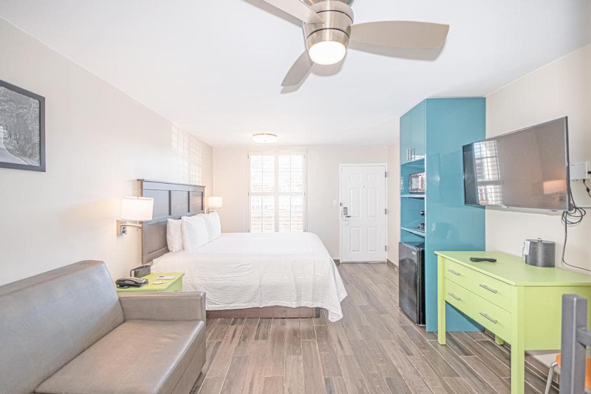 Seven Hills Suites I-10 gallery photo in Tallahassee, FL — image 27