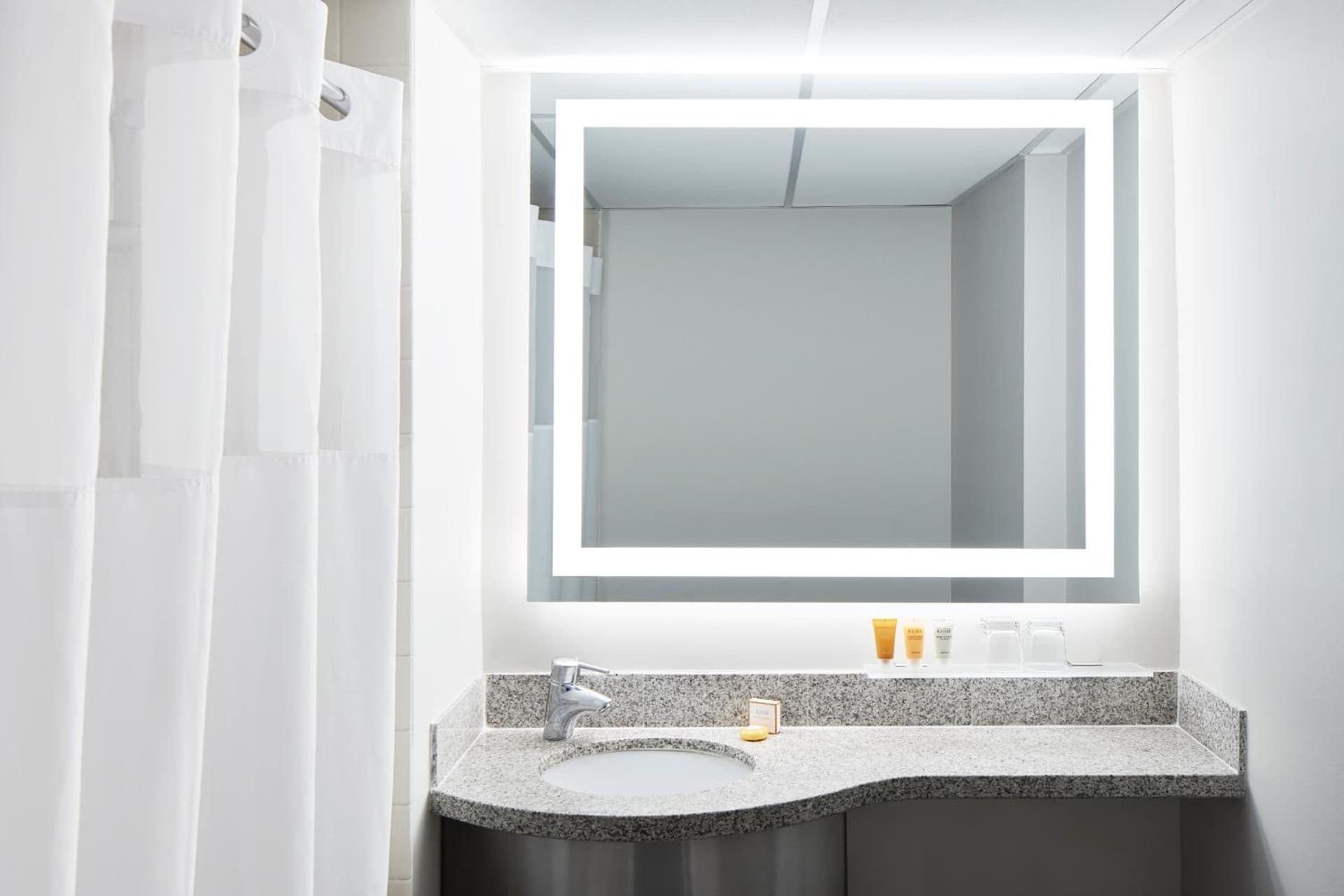 Club Quarters Hotel White House, Washington DC interior in Washington, DC — gallery photo 2