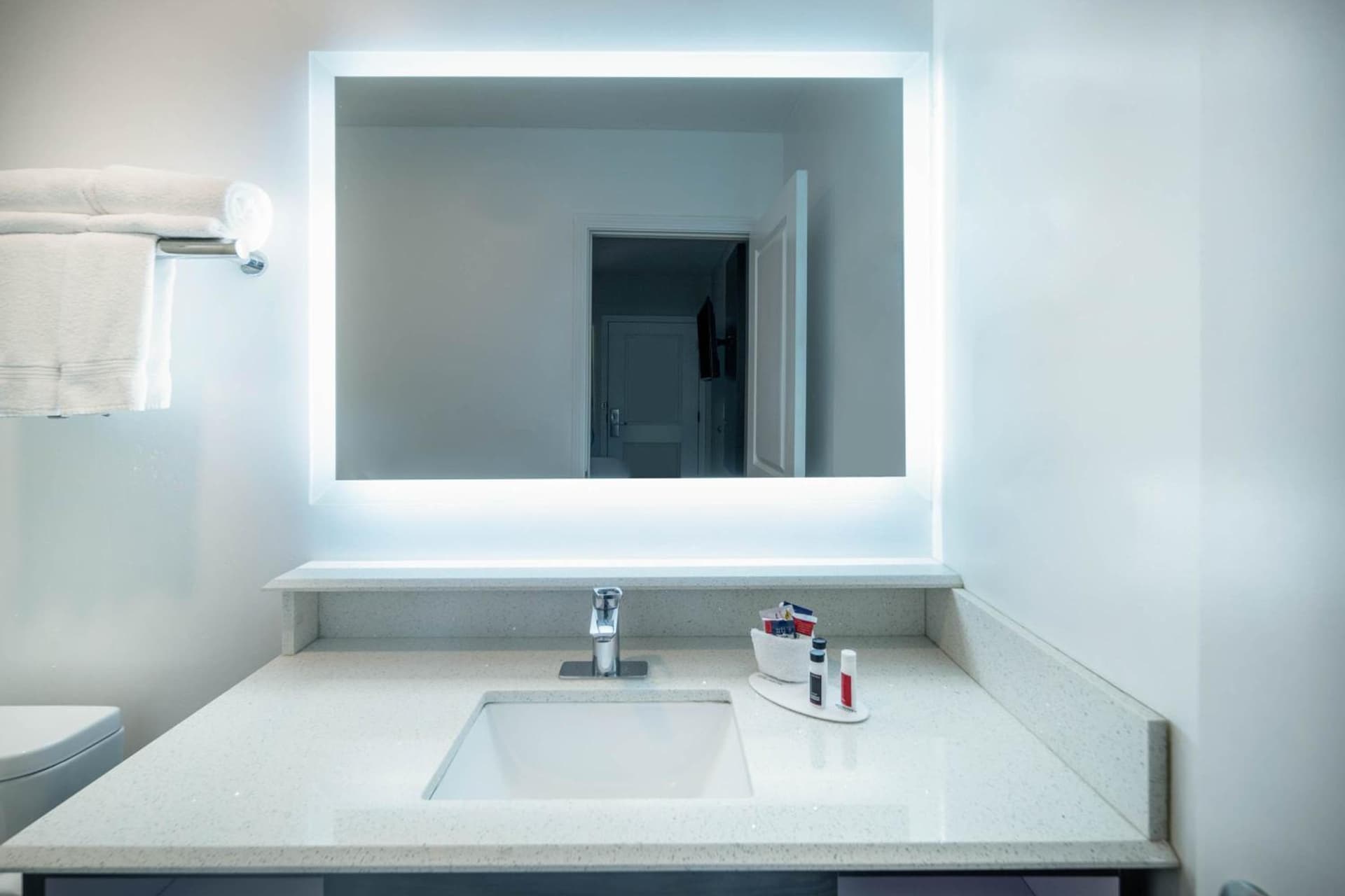 Days Inn by Wyndham Galt - Elk Grove South interior in Galt, CA — gallery photo 2