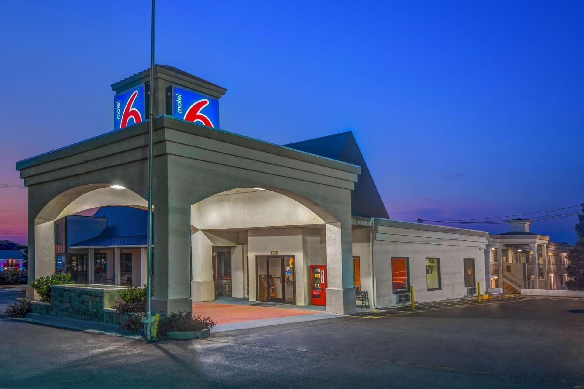 Motel 6-Calhoun, GA interior in Calhoun, GA — gallery photo 2
