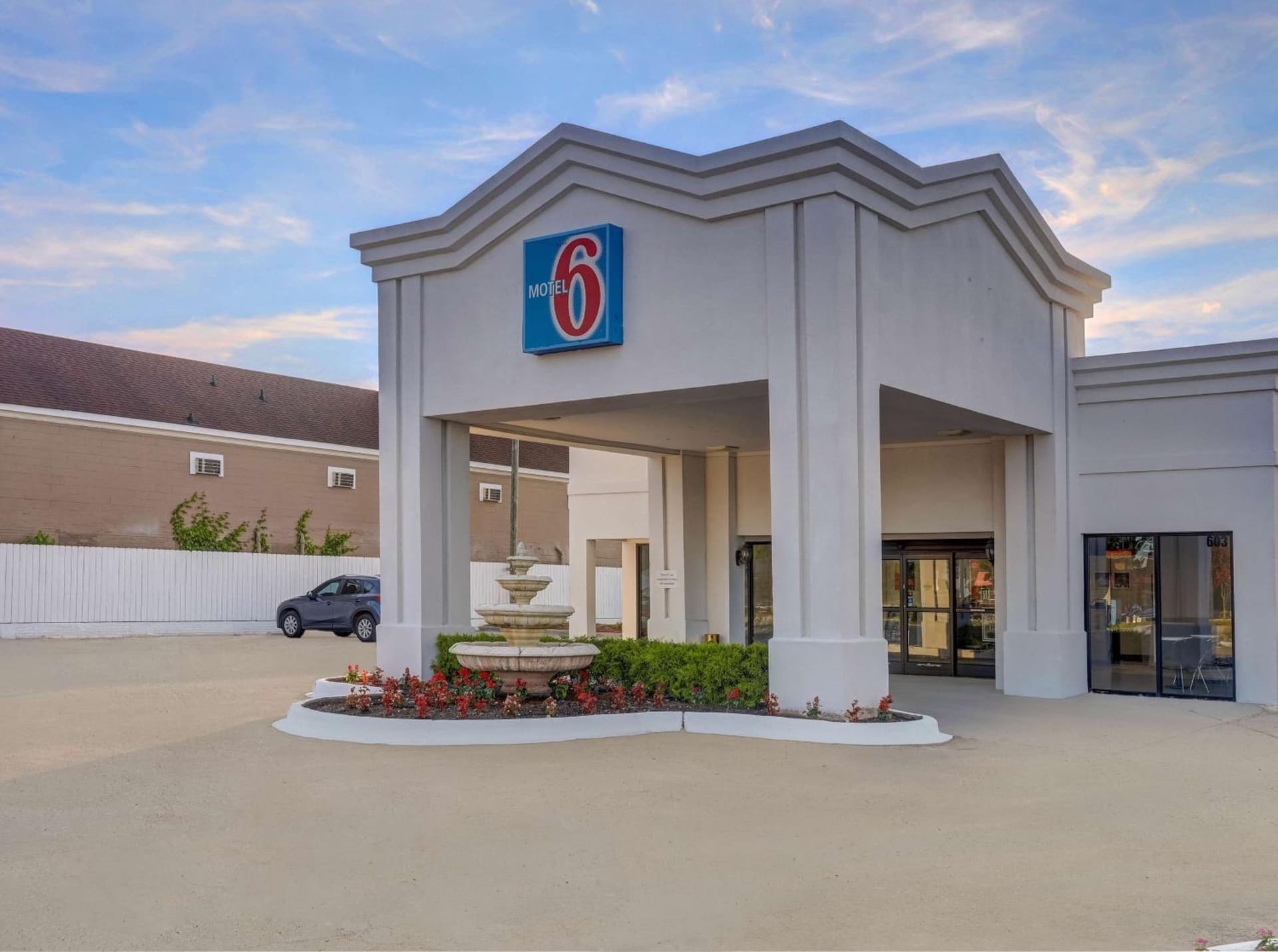 Motel 6-Jacksonville, NC interior in Jacksonville, NC — gallery photo 2