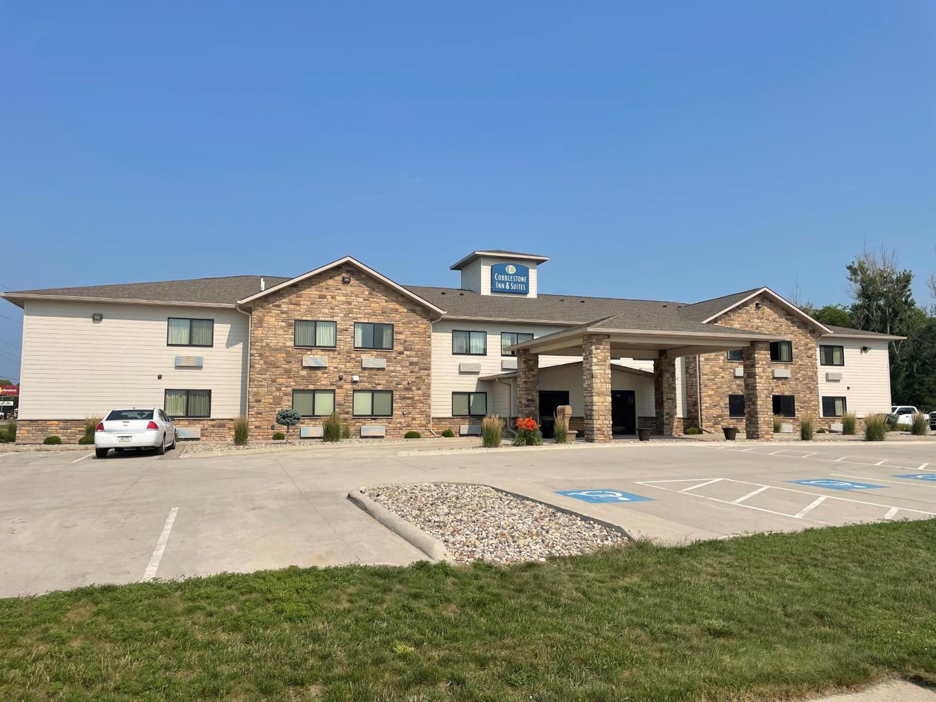 Cobblestone Inn & Suites - Clarion featured exterior or lobby in Clarion, IA — similar hotel