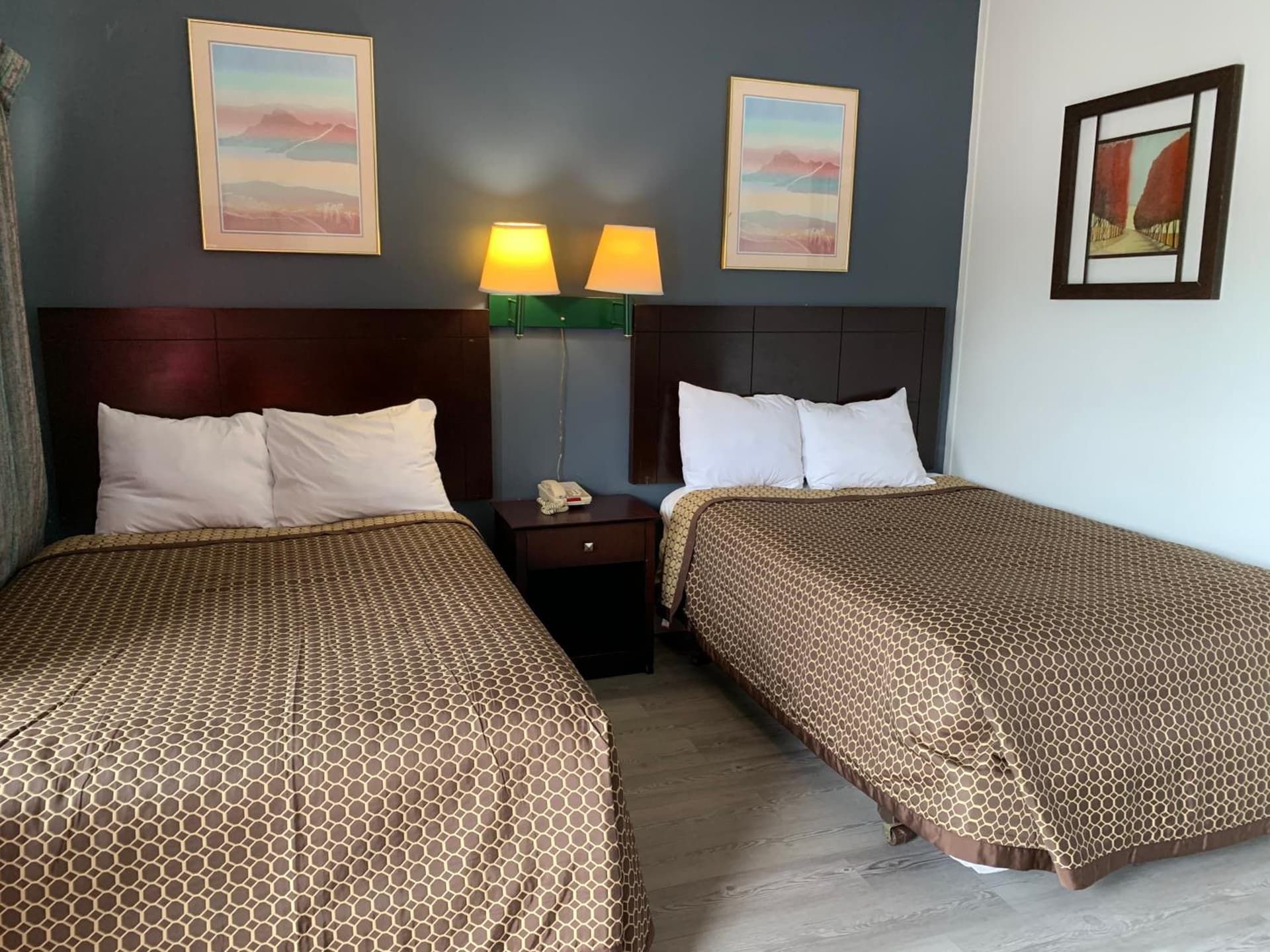 Express Inn interior in Lakehurst, NJ — gallery photo 2