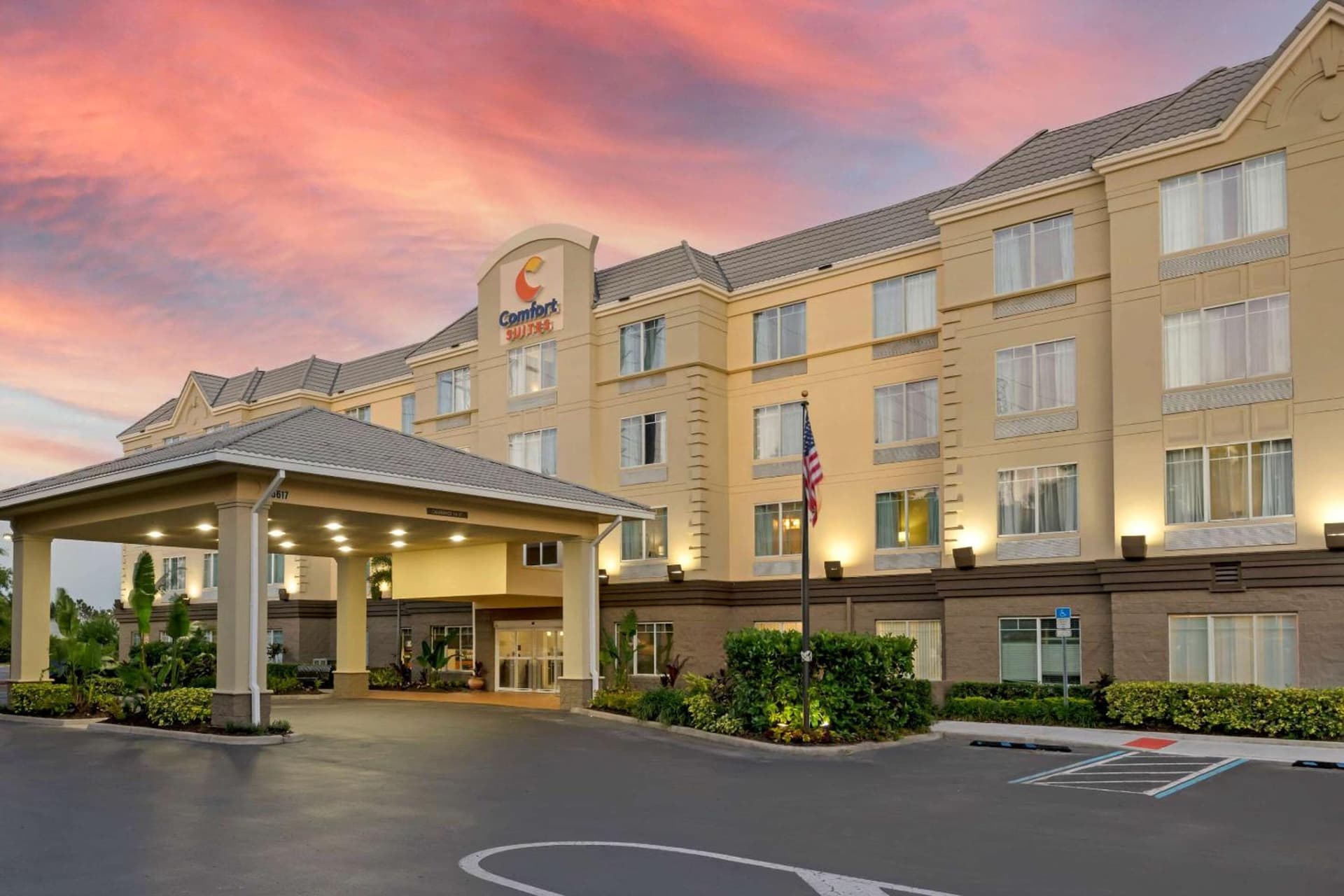 Comfort Suites Near Universal Orlando Resort featured exterior or lobby in Orlando, FL — similar hotel