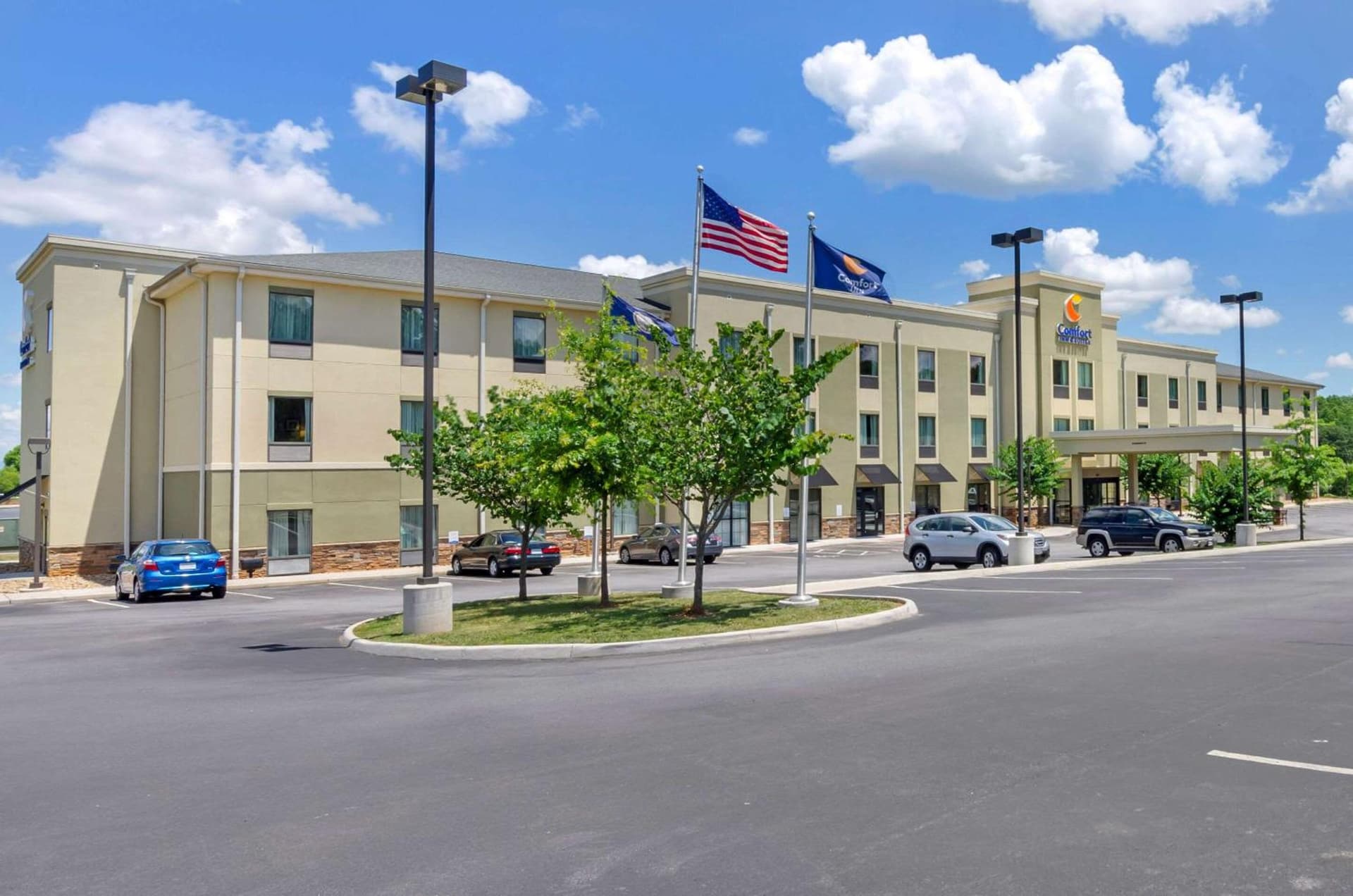 Comfort Inn & Suites Lynchburg Airport - University Area interior in Lynchburg, VA — gallery photo 2
