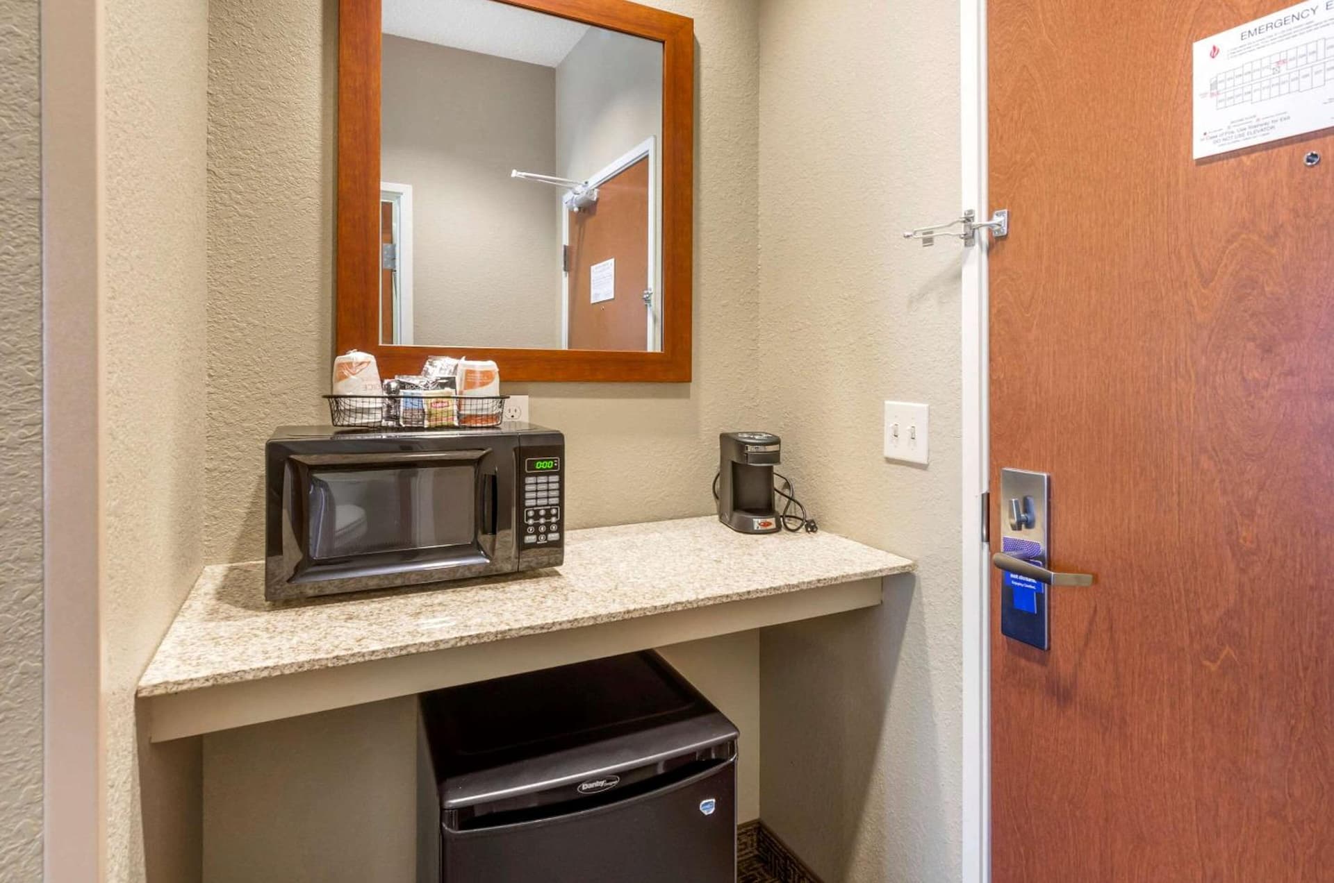 Comfort Inn & Suites Lynchburg Airport - University Area gallery photo in Lynchburg, VA — image 9