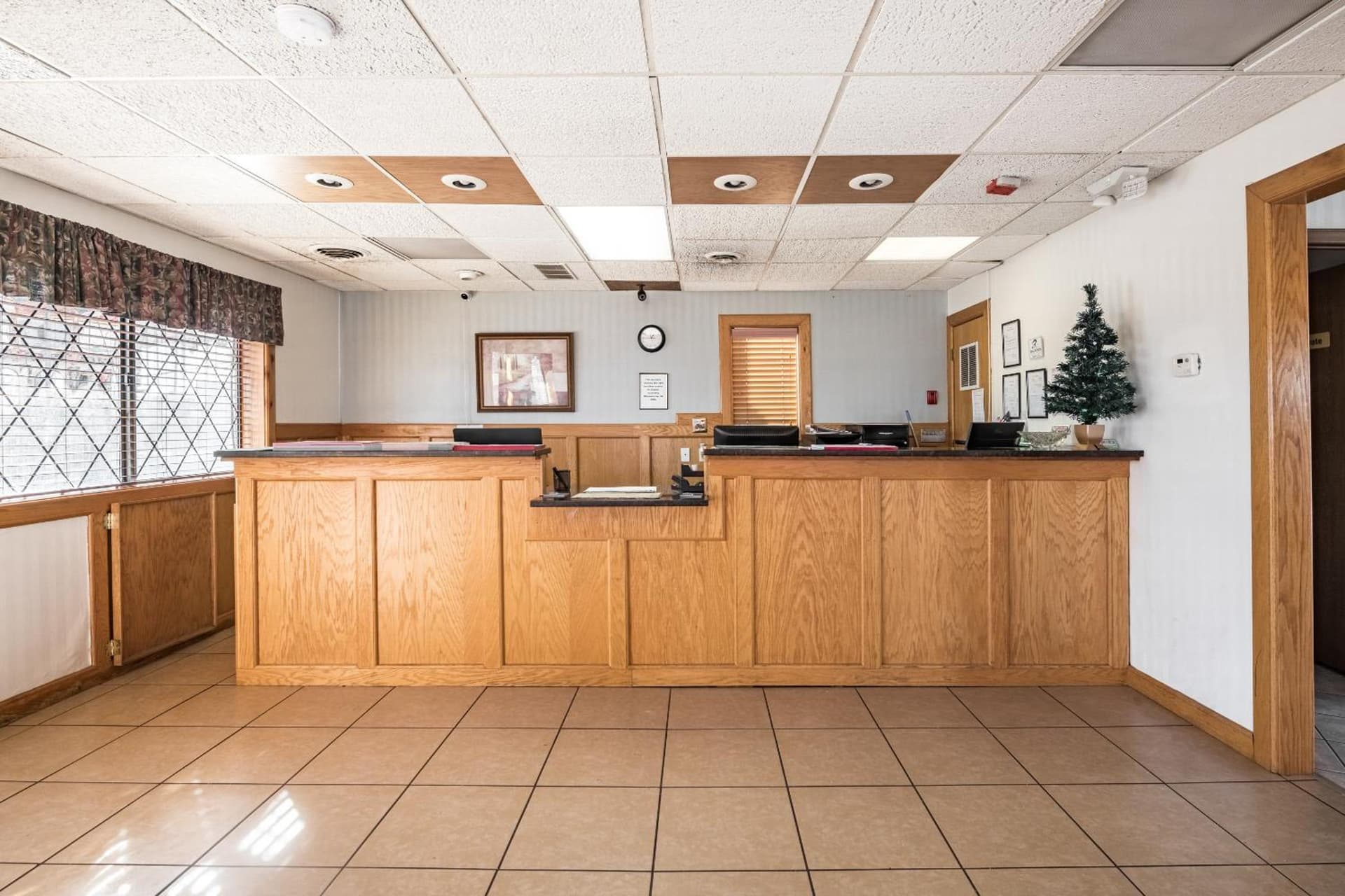 OYO Hotel Windmill Branson interior in Branson, MO — gallery photo 2