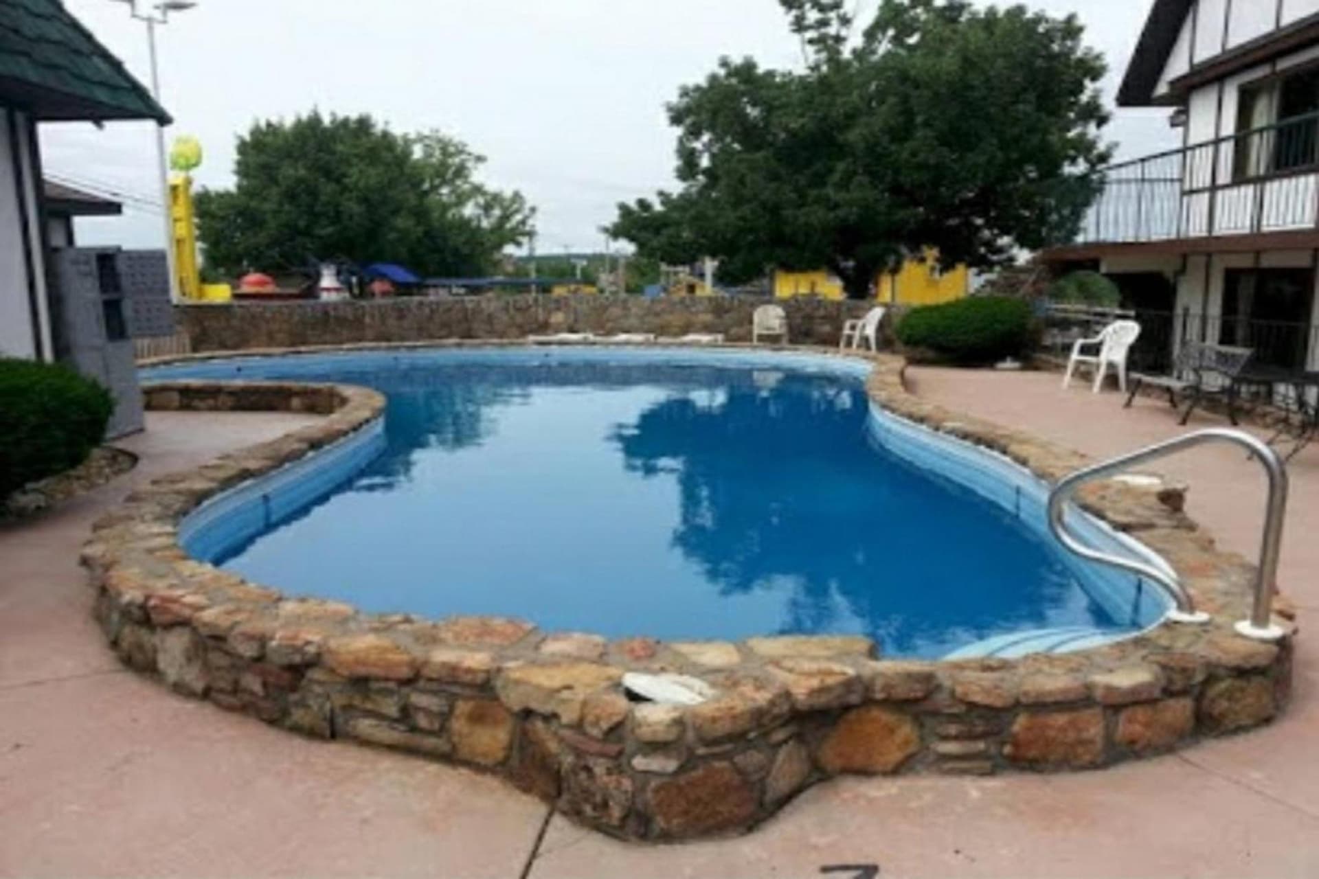 OYO Hotel Windmill Branson property views in Branson, MO — gallery photo 3