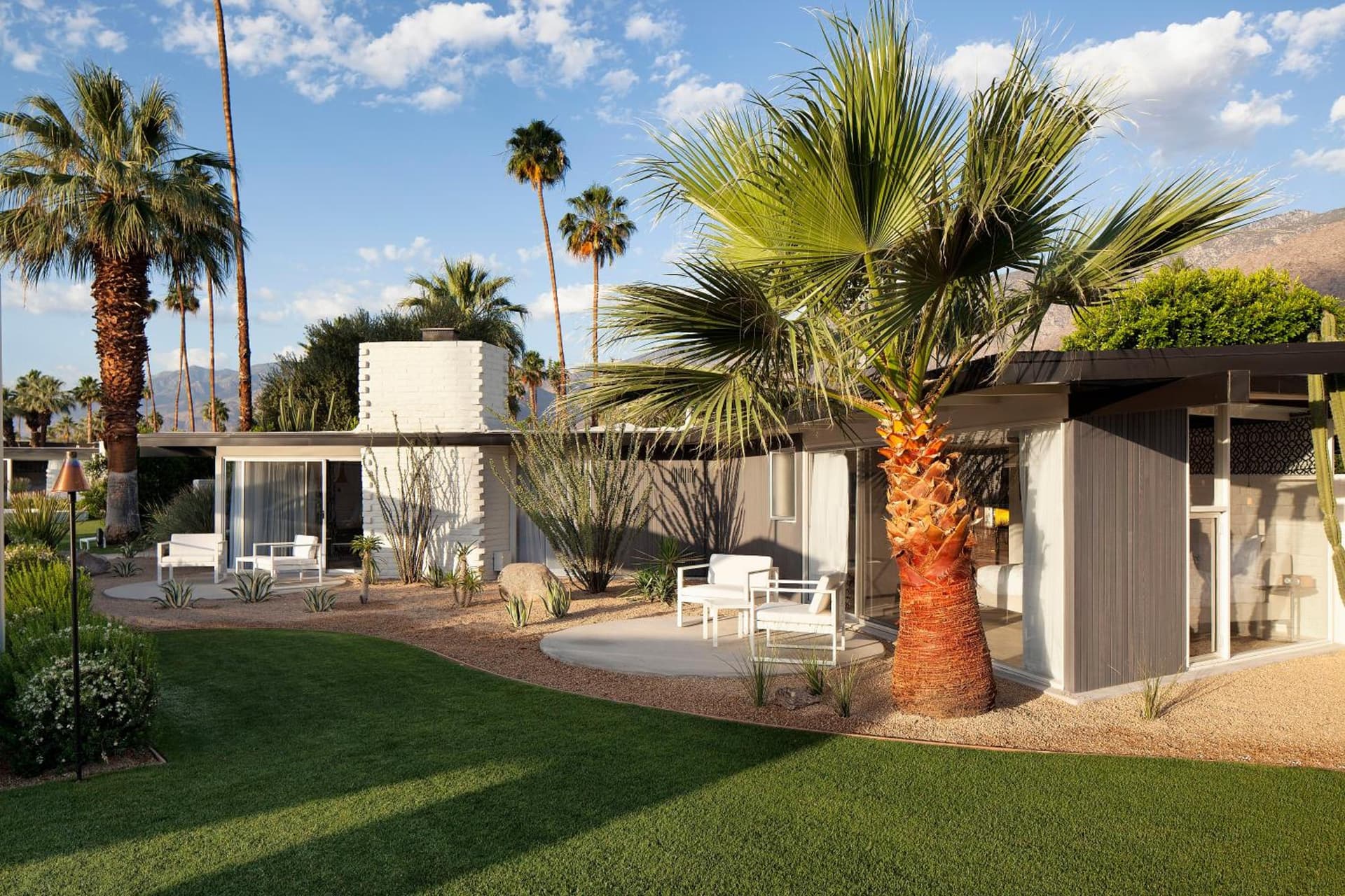 L'Horizon Resort & Spa, Hermann Bungalows featured exterior or lobby in Palm Springs, CA — similar hotel