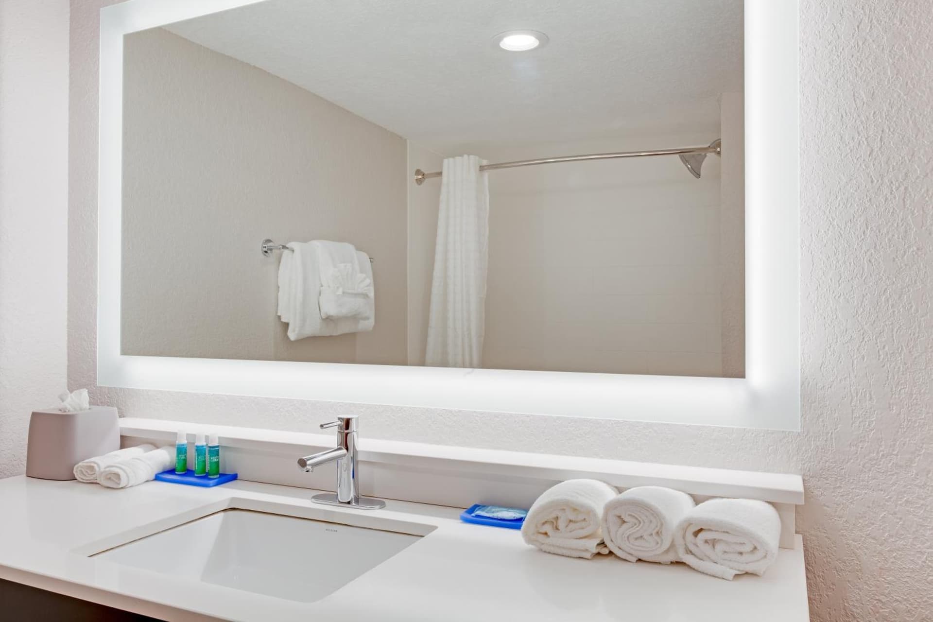 Holiday Inn Express Hotel & Suites Fort Lauderdale Airport/Cruise Port by IHG gallery photo in Fort Lauderdale, FL — image 15