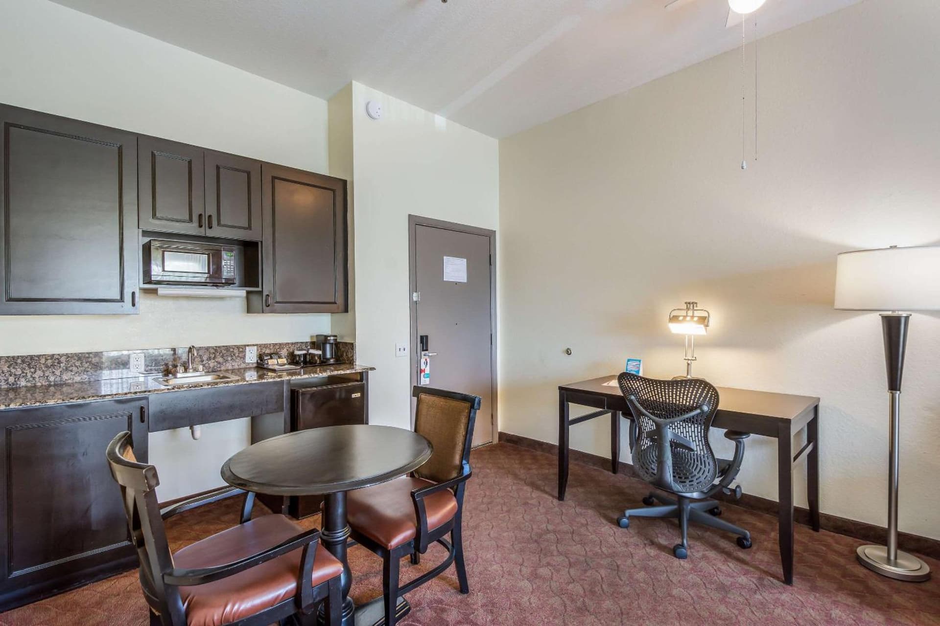Clarion Inn & Suites Central Clearwater Beach gallery photo in Clearwater, FL — image 44