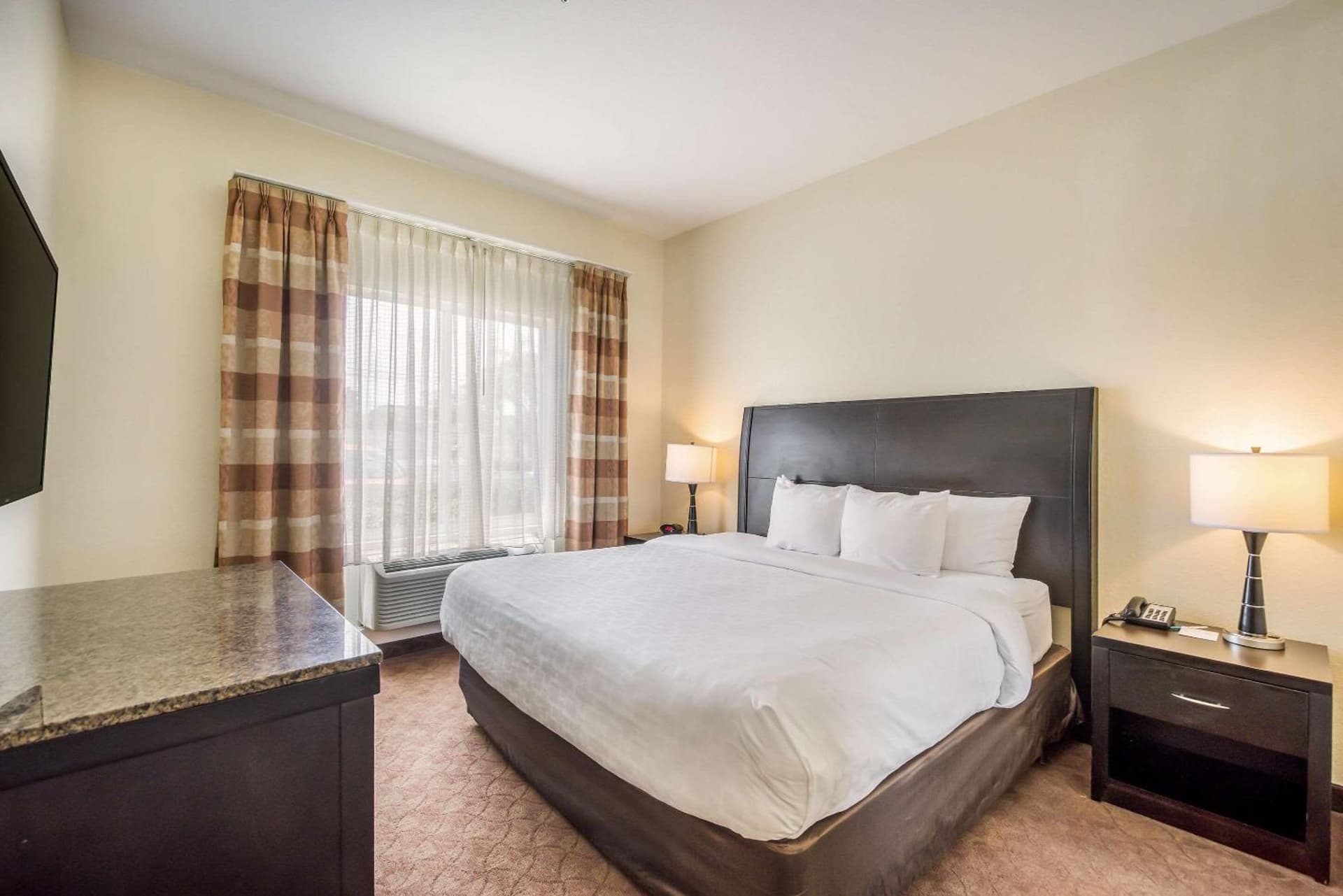Clarion Inn & Suites Central Clearwater Beach gallery photo in Clearwater, FL — image 56