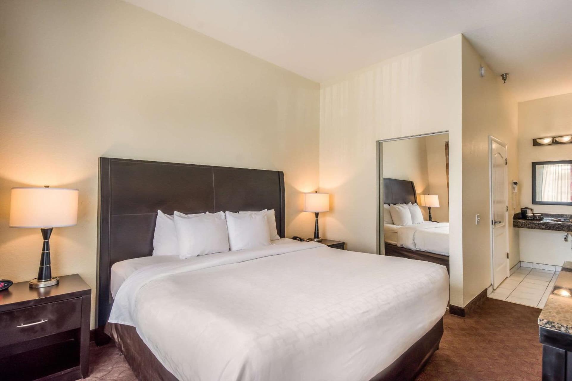 Clarion Inn & Suites Central Clearwater Beach gallery photo in Clearwater, FL — image 40
