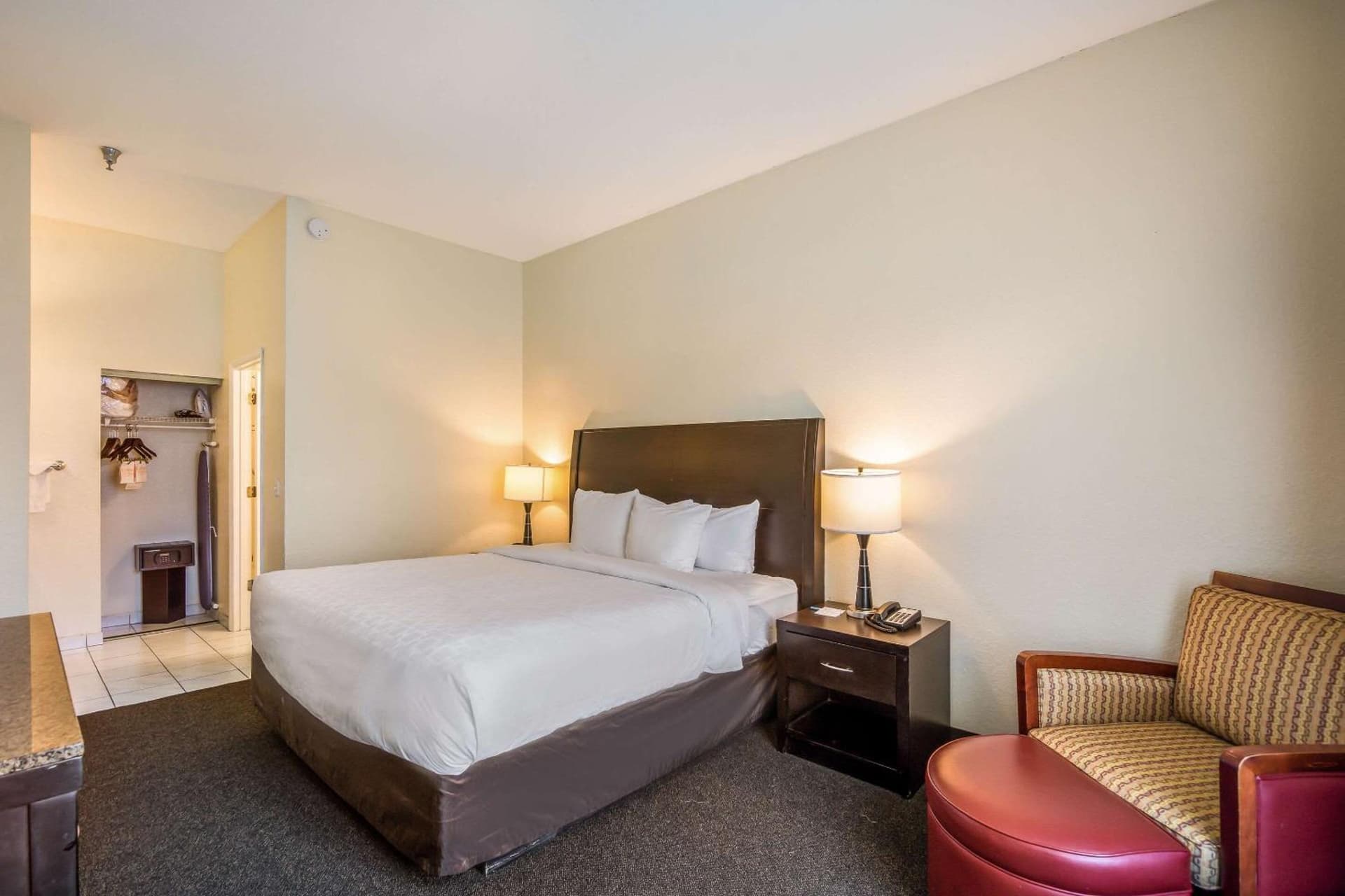 Clarion Inn & Suites Central Clearwater Beach gallery photo in Clearwater, FL — image 42