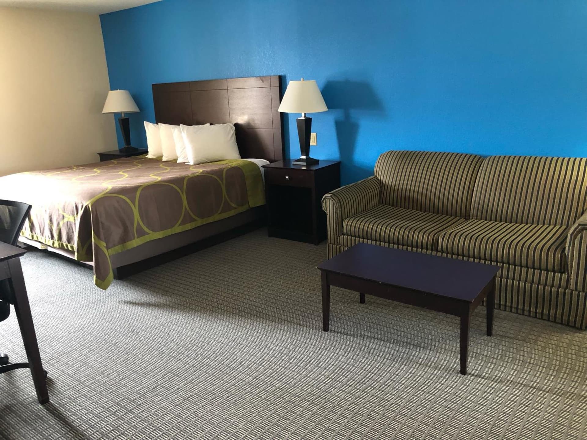 Amerivu Inn & Suites interior in Eau Claire, WI — gallery photo 2