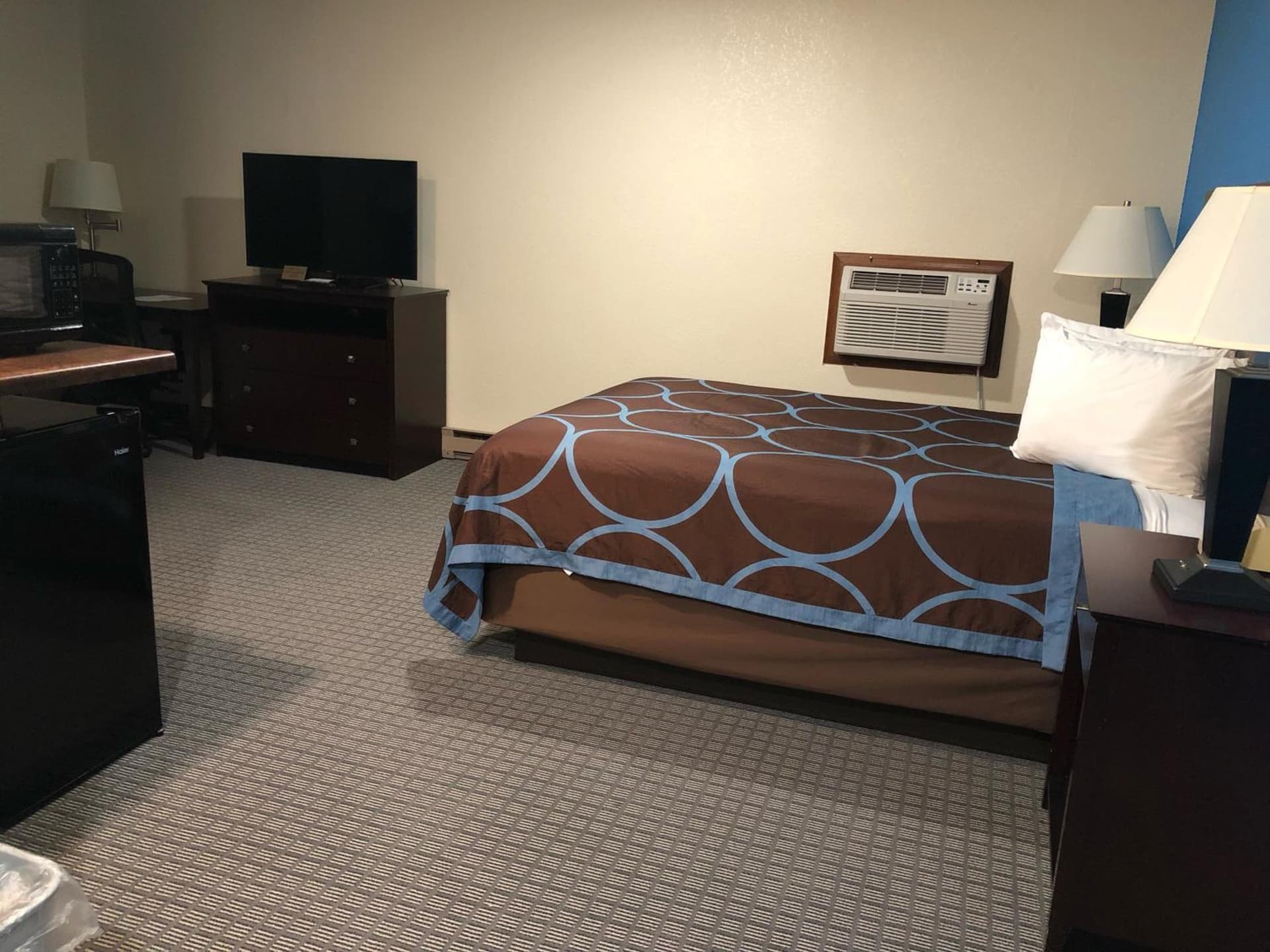 Amerivu Inn & Suites property views in Eau Claire, WI — gallery photo 3