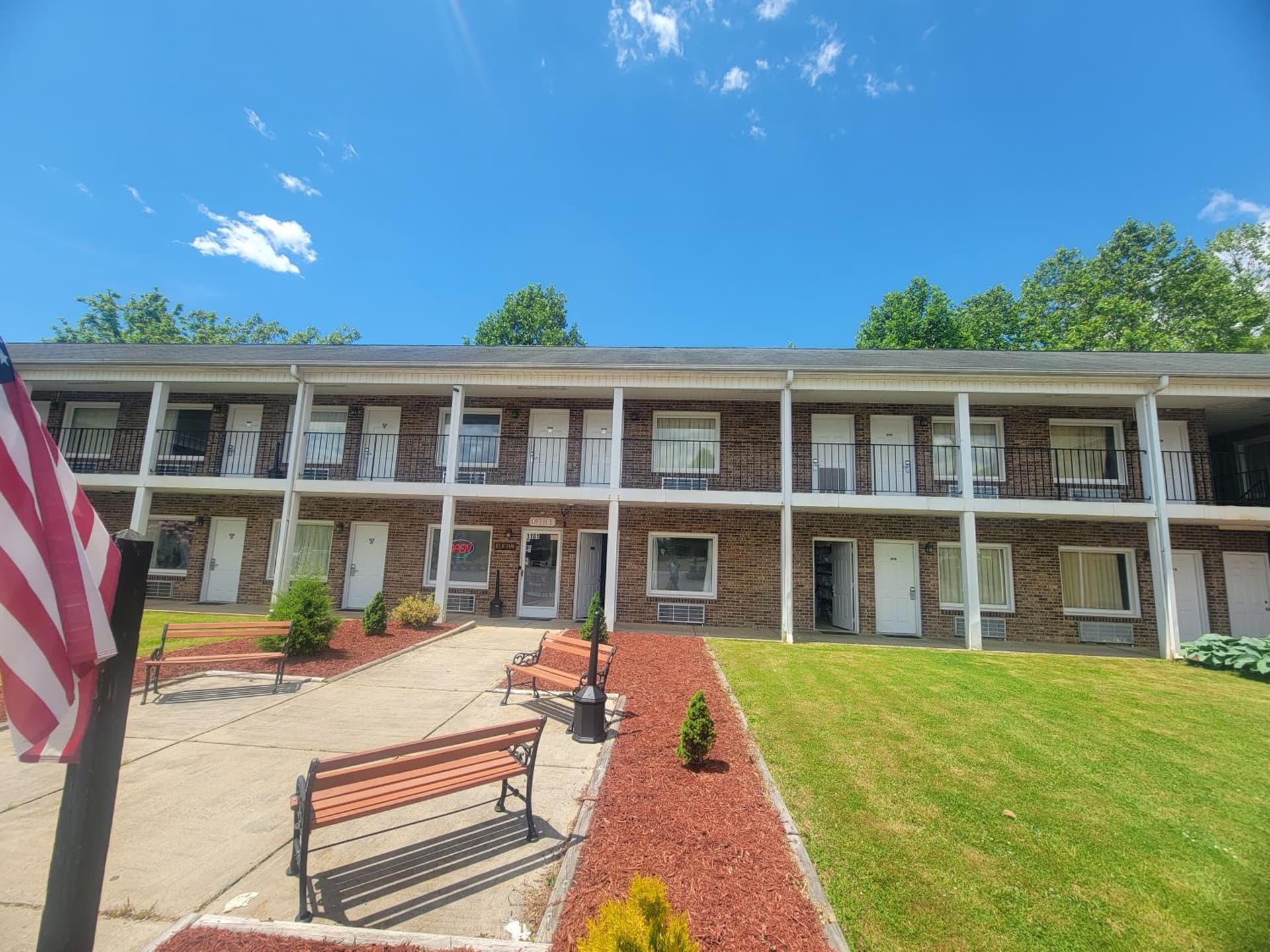 Elk Inn Motel I-77,Exit 85 featured exterior or lobby in Elkin, NC — similar hotel