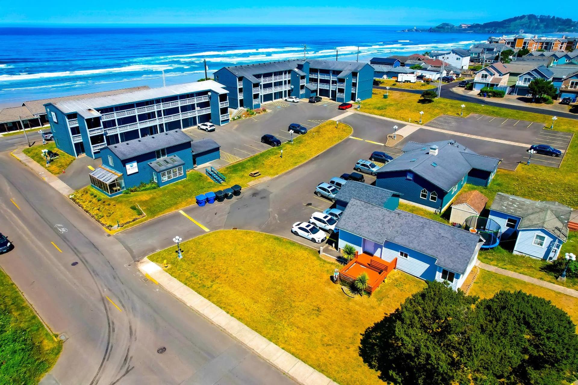 Waves Hotel NYE Beach - Newport OR interior in Newport, OR — gallery photo 2