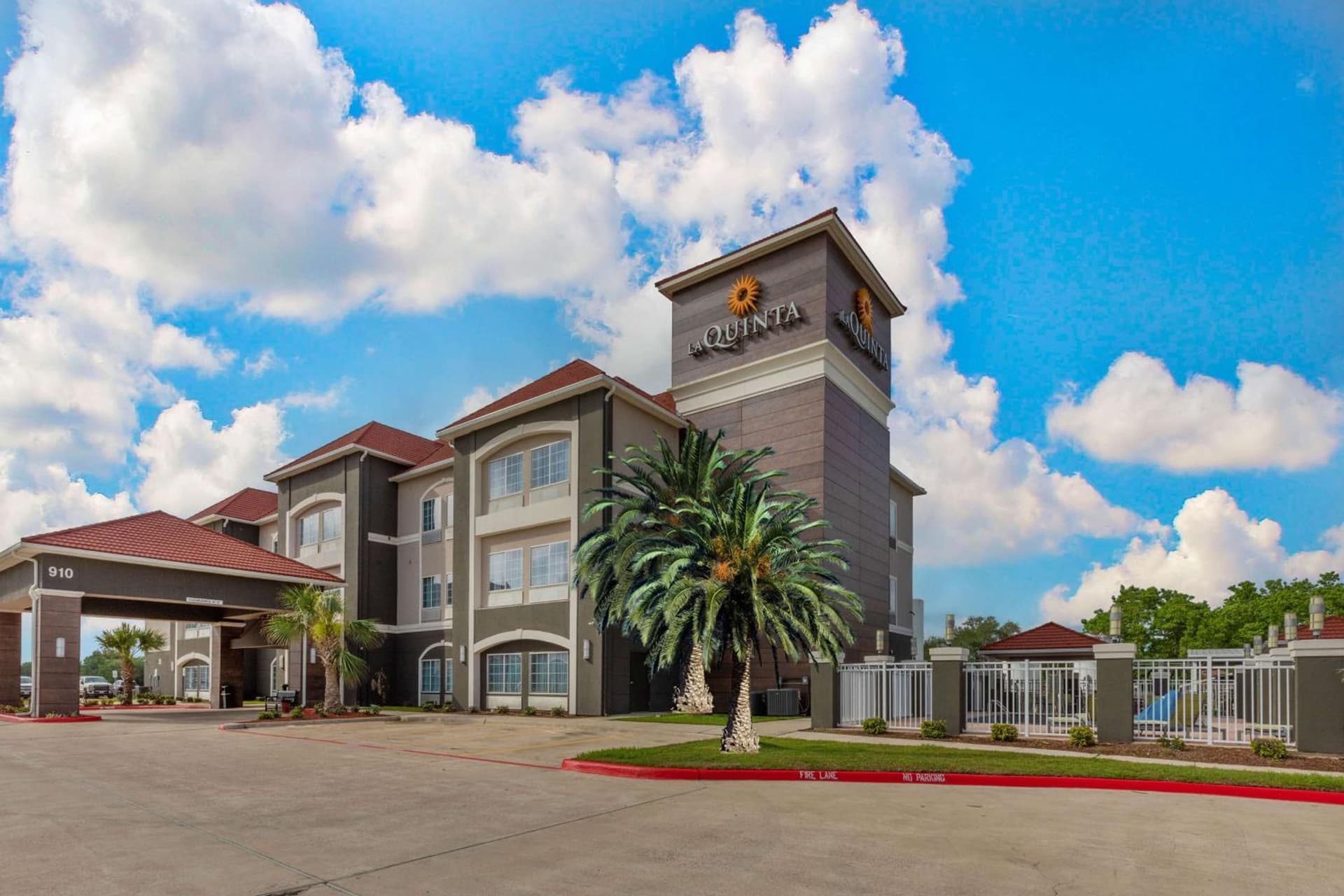La Quinta by Wyndham Port Lavaca interior in Port Lavaca, TX — gallery photo 2
