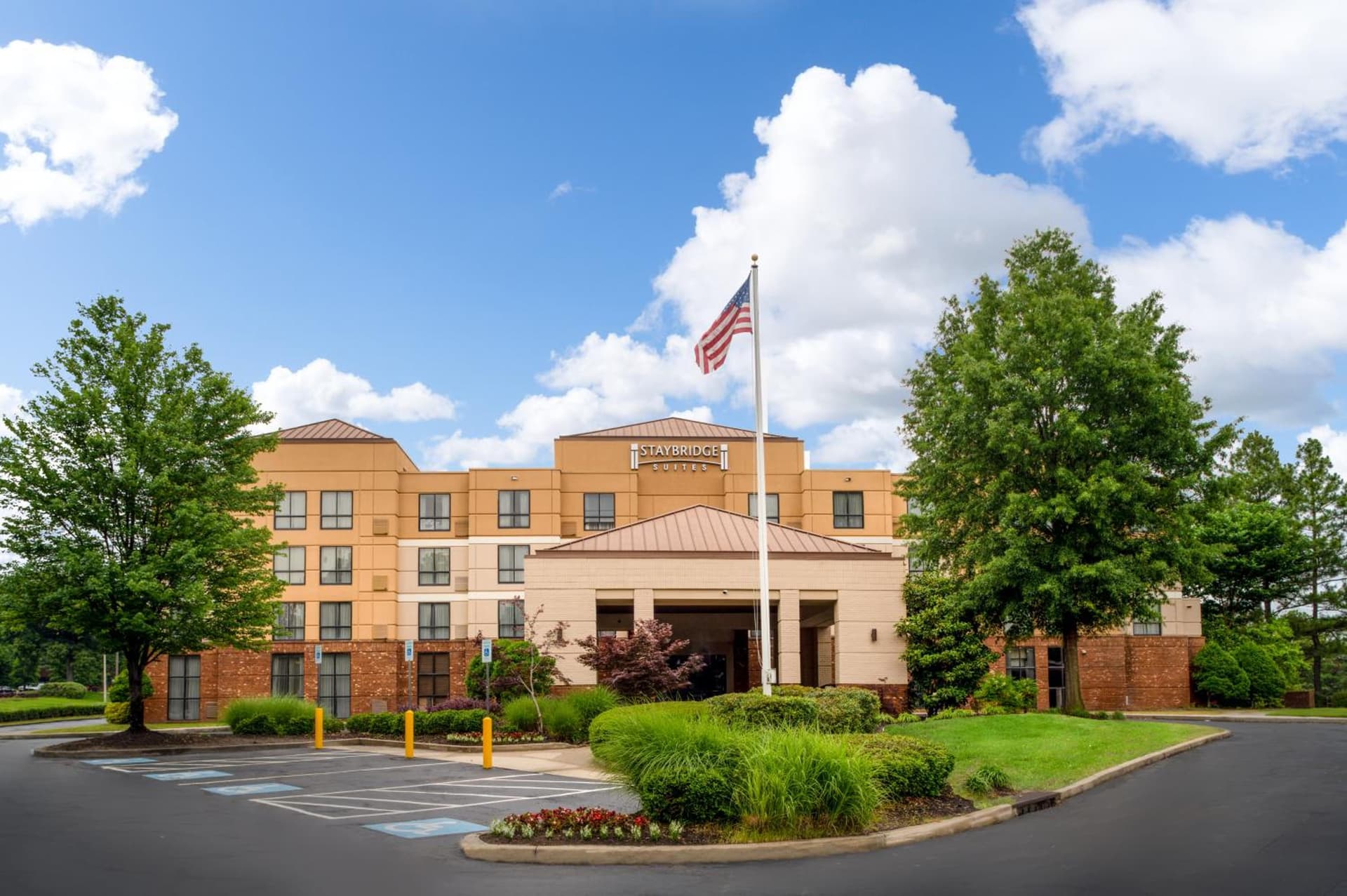 Staybridge Suites Memphis-Poplar Ave East by IHG interior in Memphis, TN — gallery photo 2