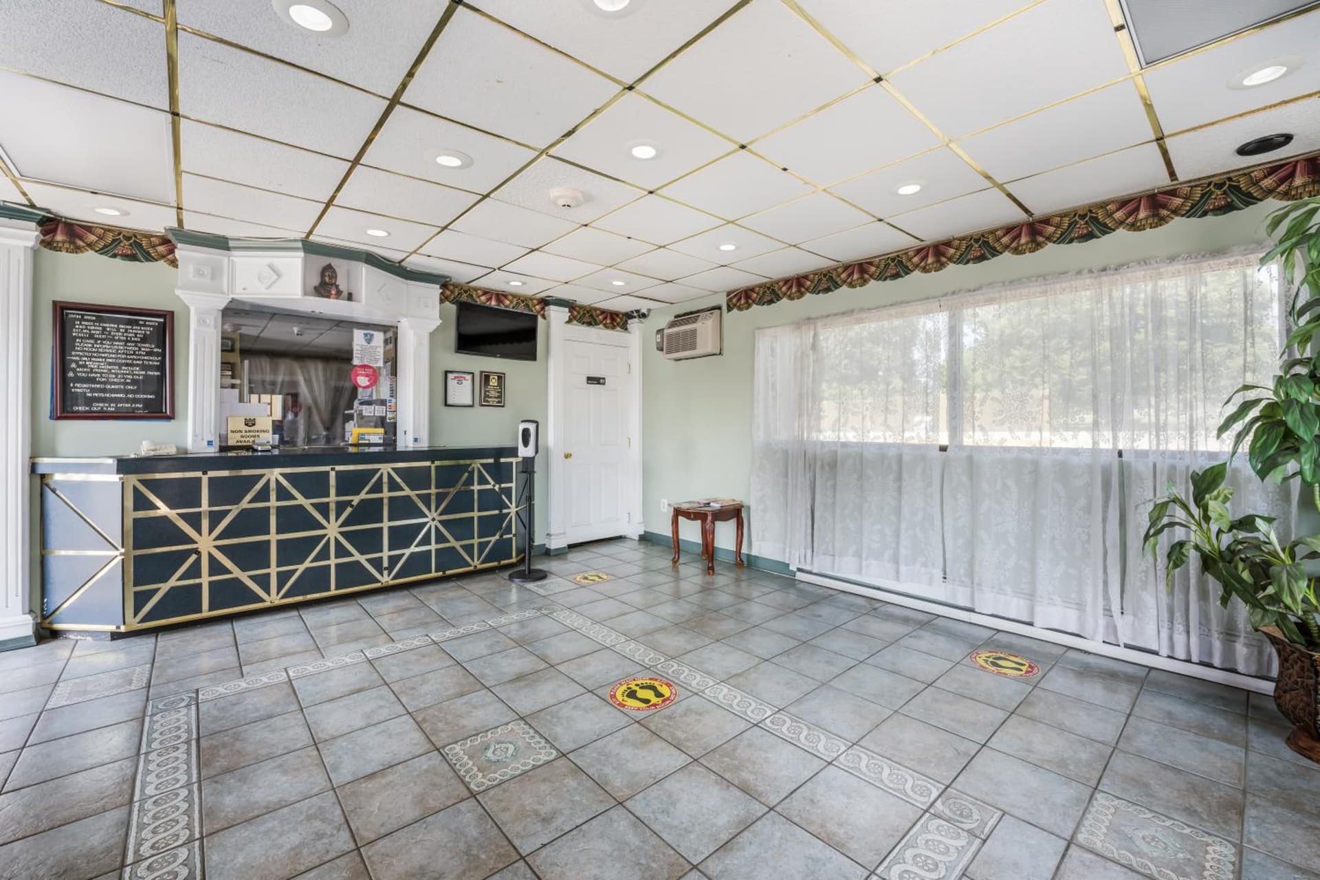 Knights Inn Trevose interior in Trevose, PA — gallery photo 2