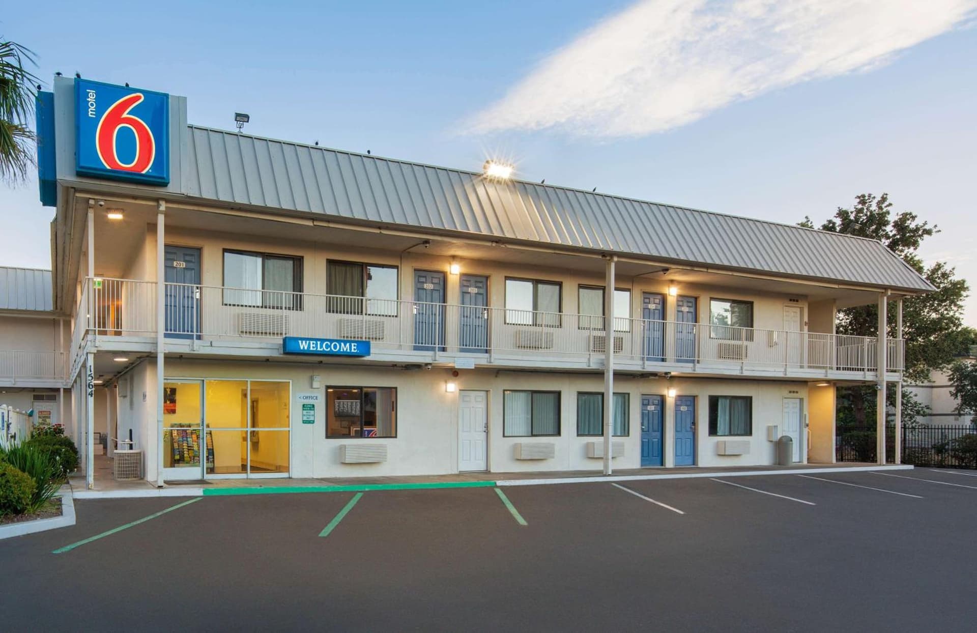 Motel 6-Woodland, CA Sacramento Airport featured exterior or lobby in Woodland, CA — similar hotel