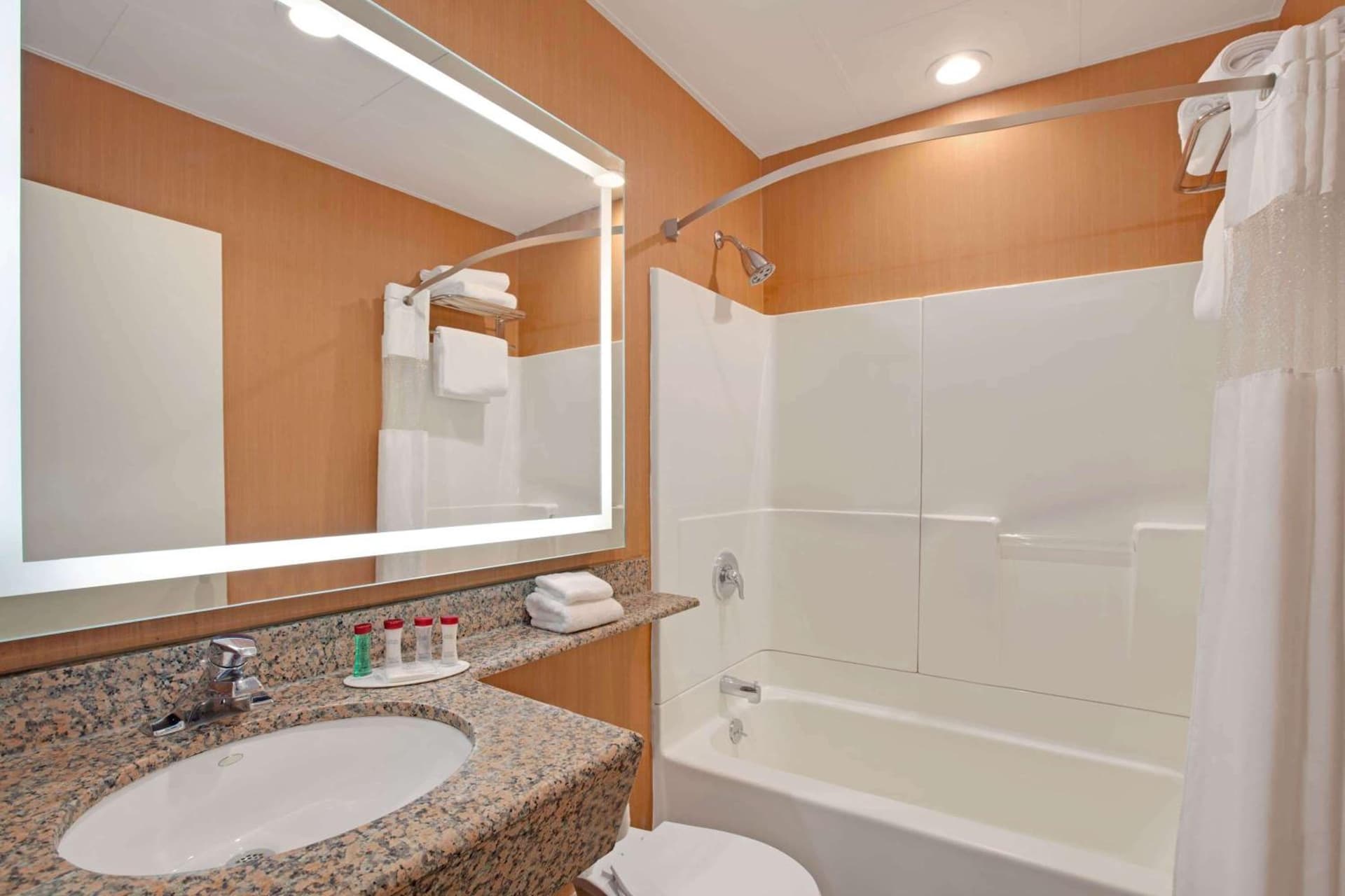 Ramada by Wyndham Bronx gallery photo in Bronx, NY — image 13