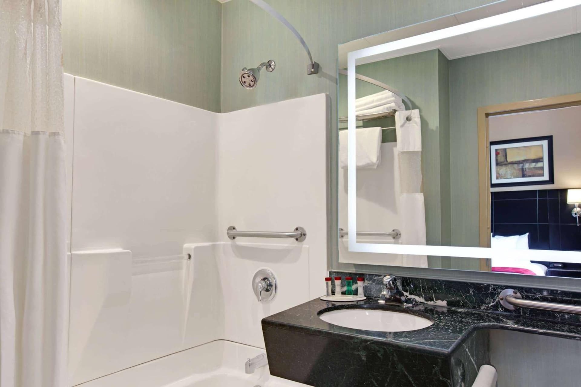 Ramada by Wyndham Bronx gallery photo in Bronx, NY — image 14