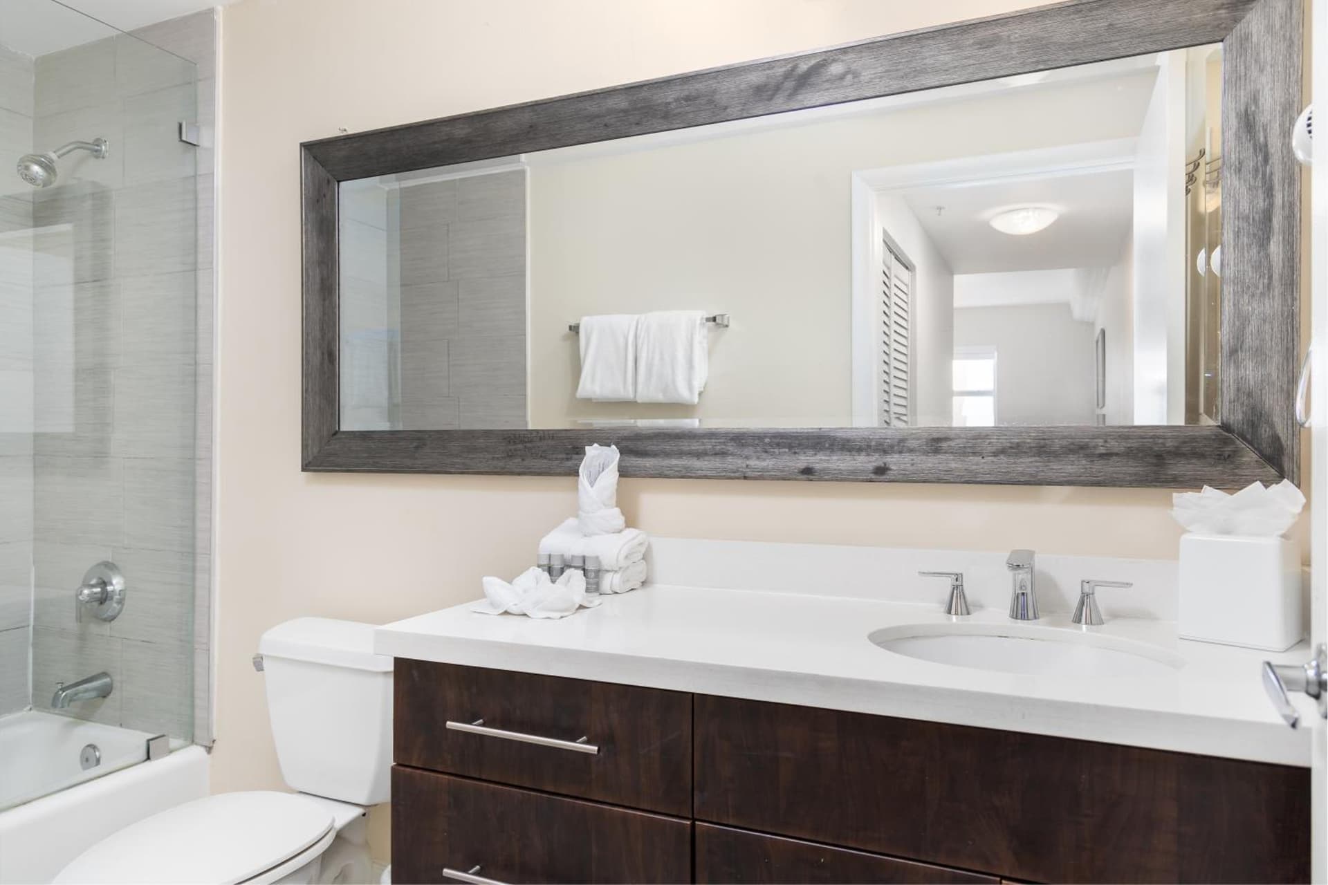 Fortune House Hotel Suites interior in Miami, FL — gallery photo 2