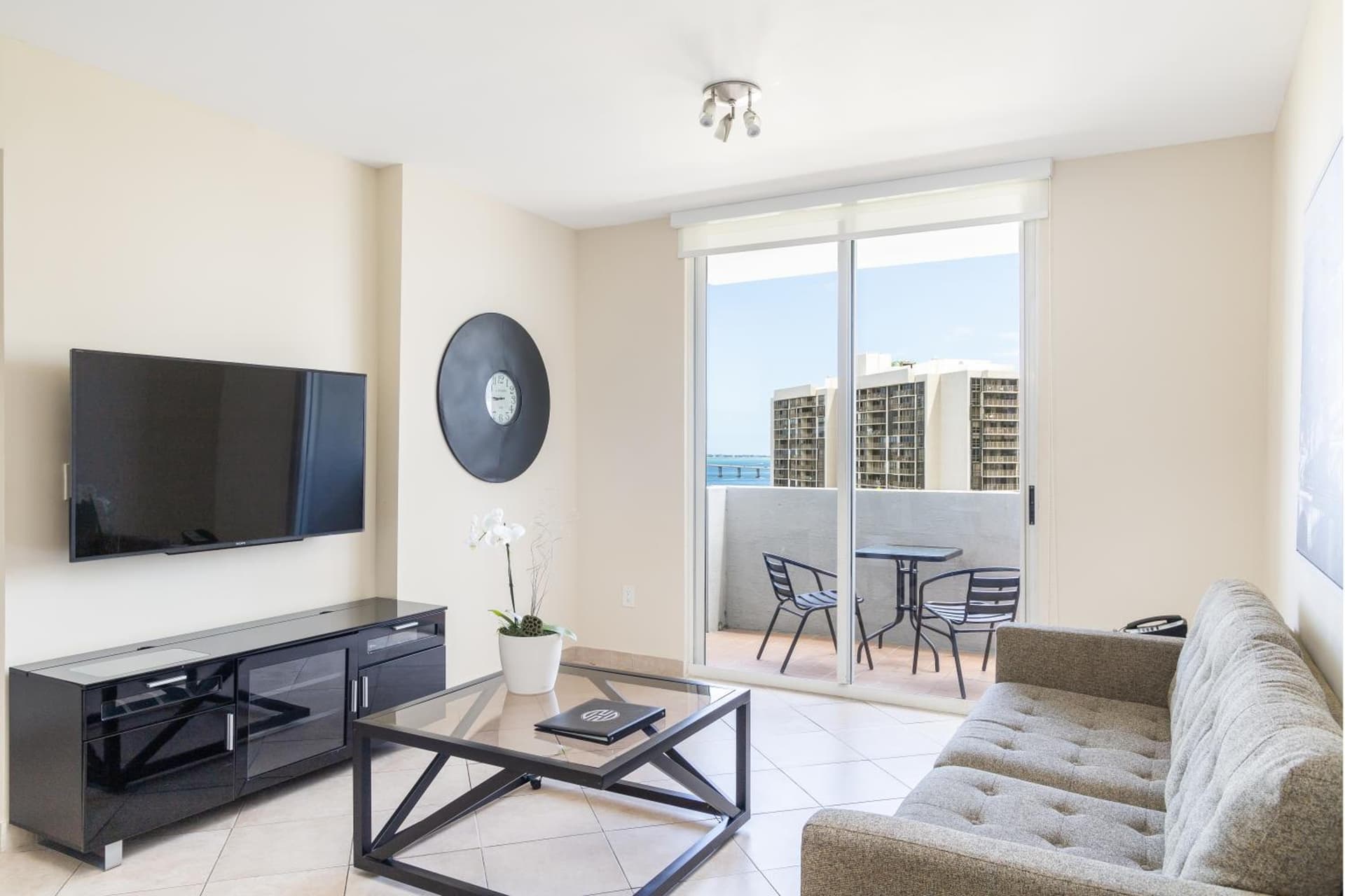 Fortune House Hotel Suites gallery photo in Miami, FL — image 89