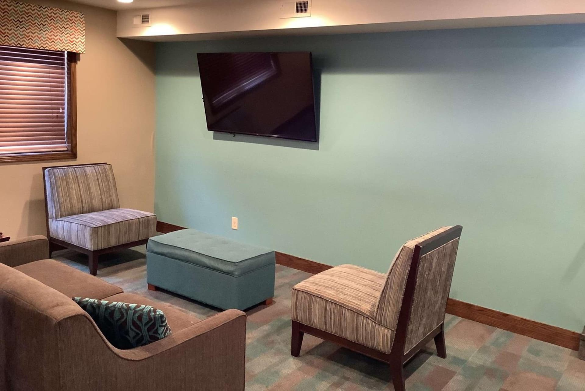 Super 8 by Wyndham Lincoln West interior in Lincoln, NE — gallery photo 2