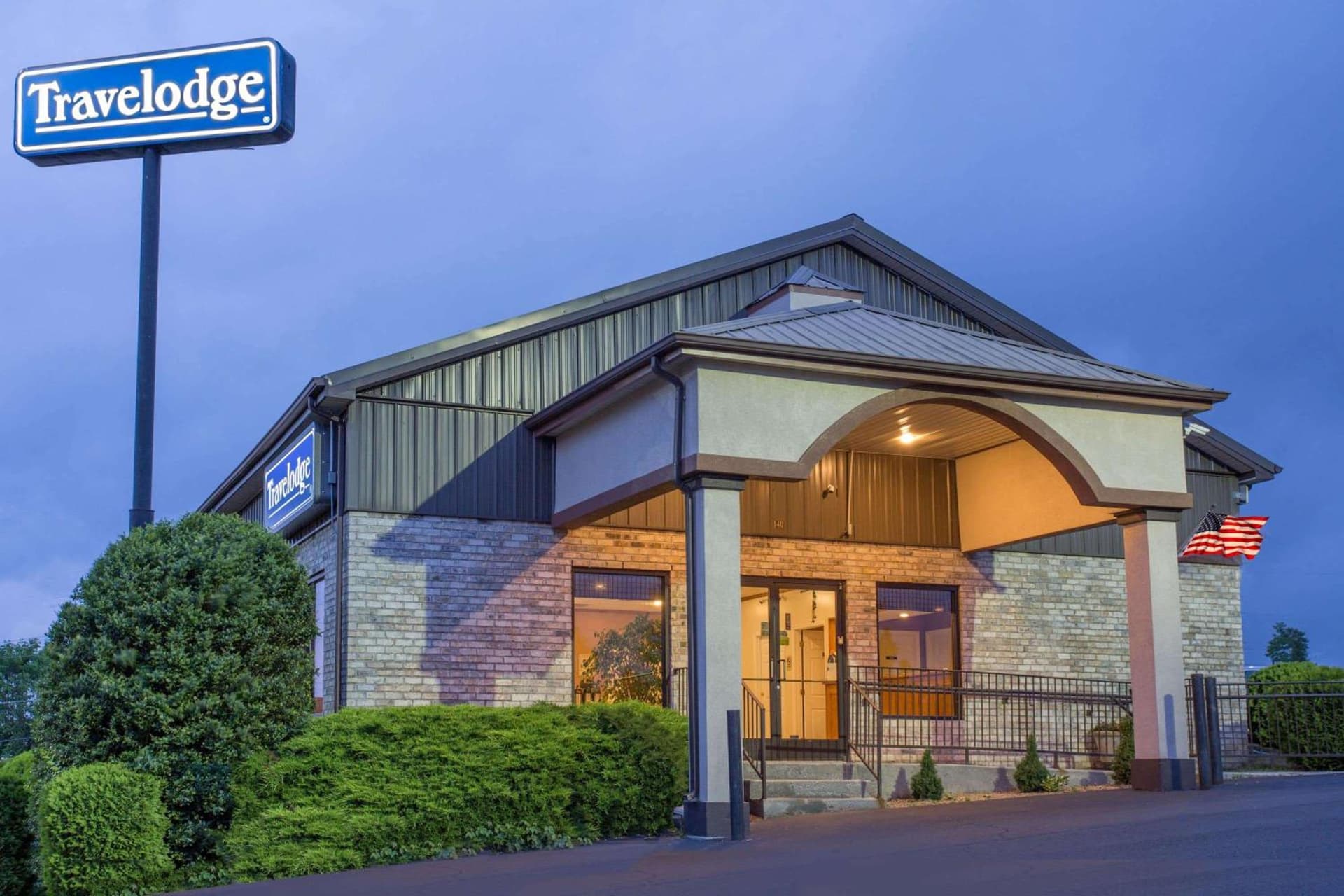 Travelodge by Wyndham Wytheville interior in Wytheville, VA — gallery photo 2