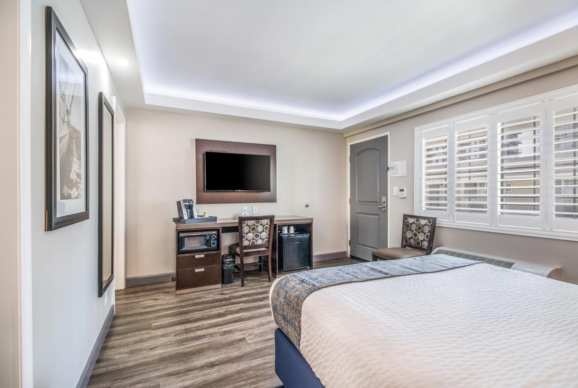 Inn at 50 Long Beach Convention Center interior in Long Beach, CA — gallery photo 2